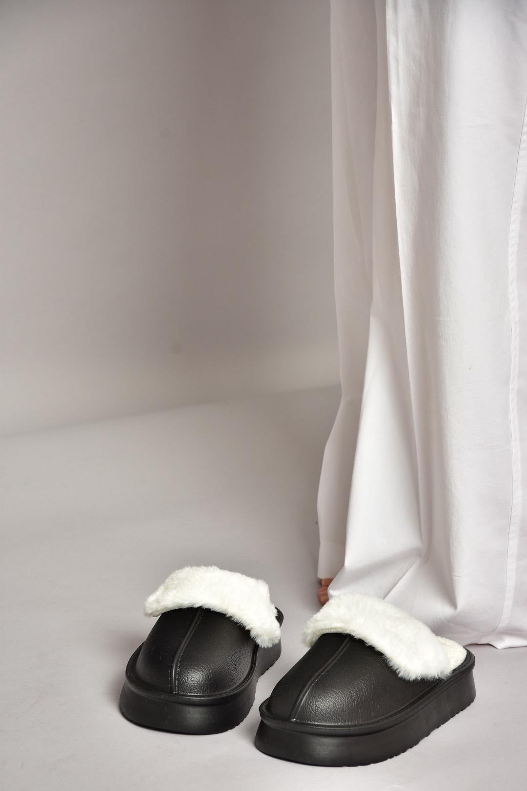 T918264209 Siyah İçi Peluş Kadın Terlik