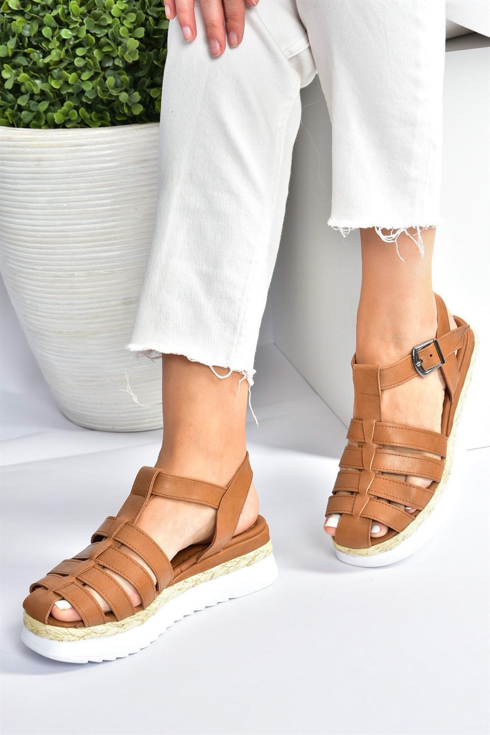 Taba Kalın Tabanlı Kafes Model Kadın Sandalet M996140409