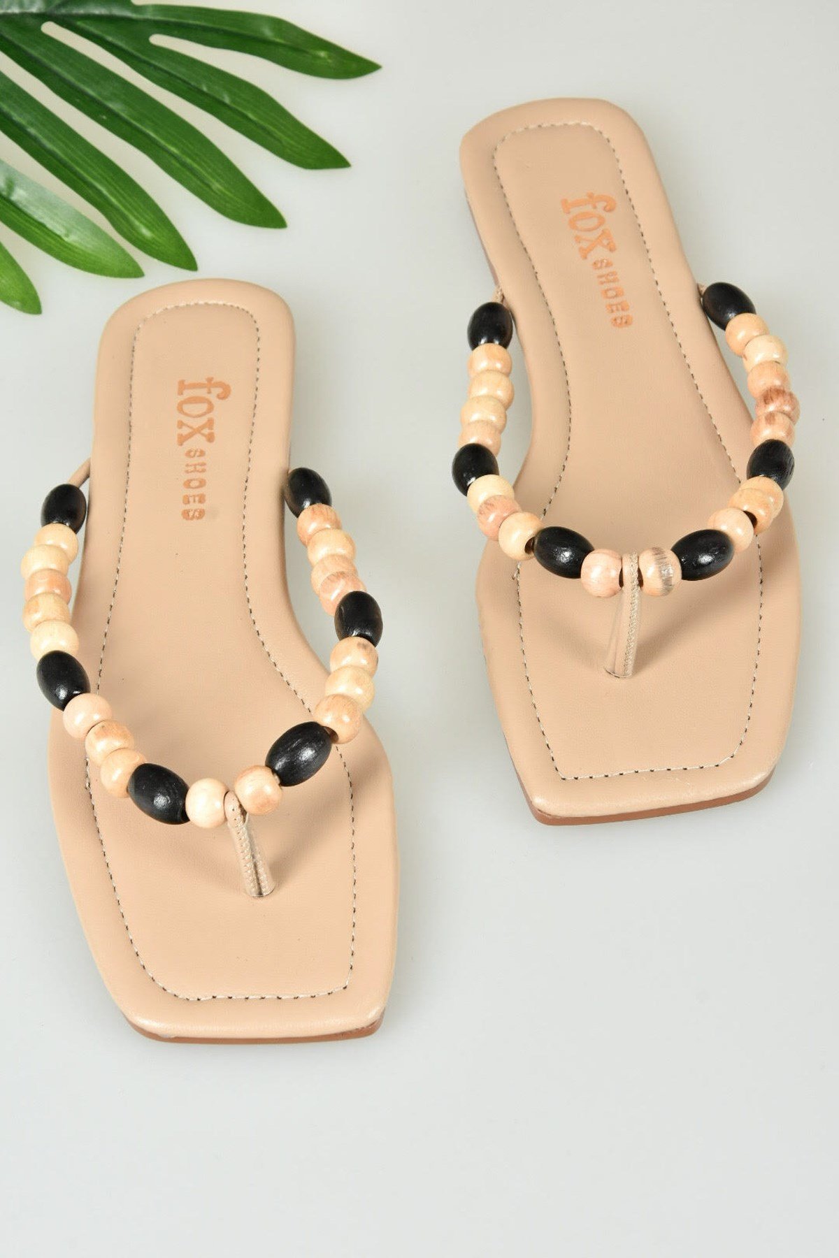 Ten Boncuklu Parmak Arası Kadın Sandalet K425290409