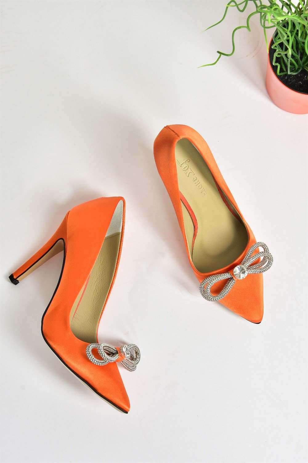 Turuncu Saten Kumaş Taşlı Kadın Stiletto M253972004