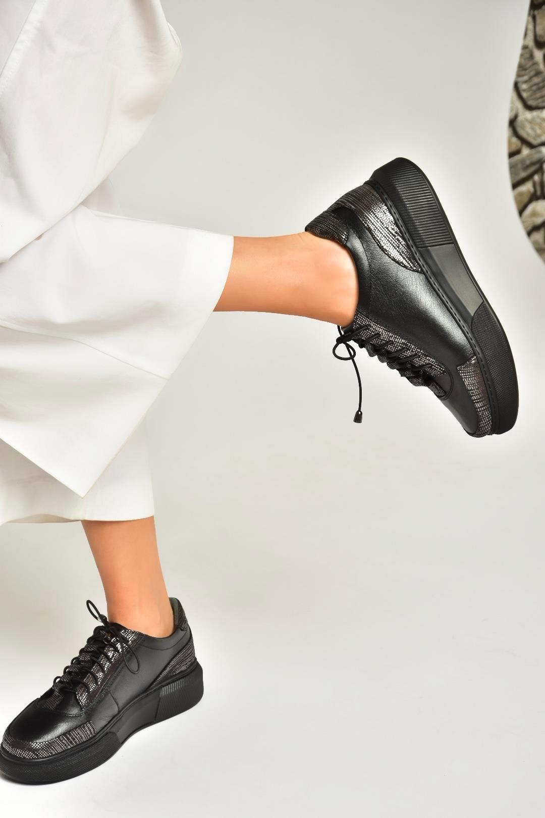 U540702103 Siyah Hakiki Deri Spor Ayakkabı Sneakers