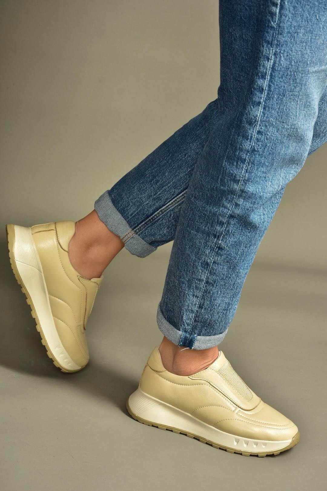 U555248103 Bej Hakiki Deri Günlük Kadın Ayakkabı