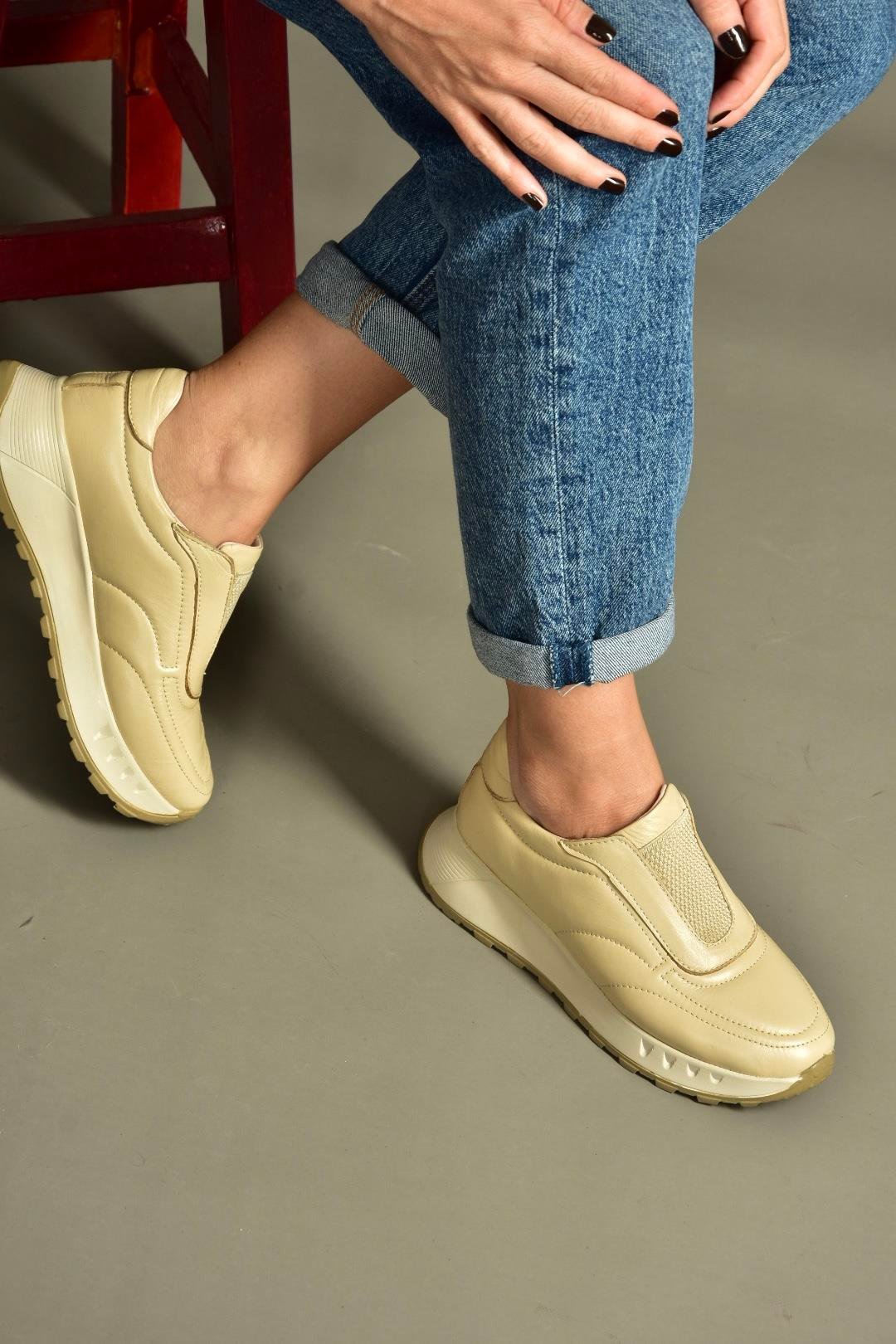 U555248103 Bej Hakiki Deri Günlük Kadın Ayakkabı