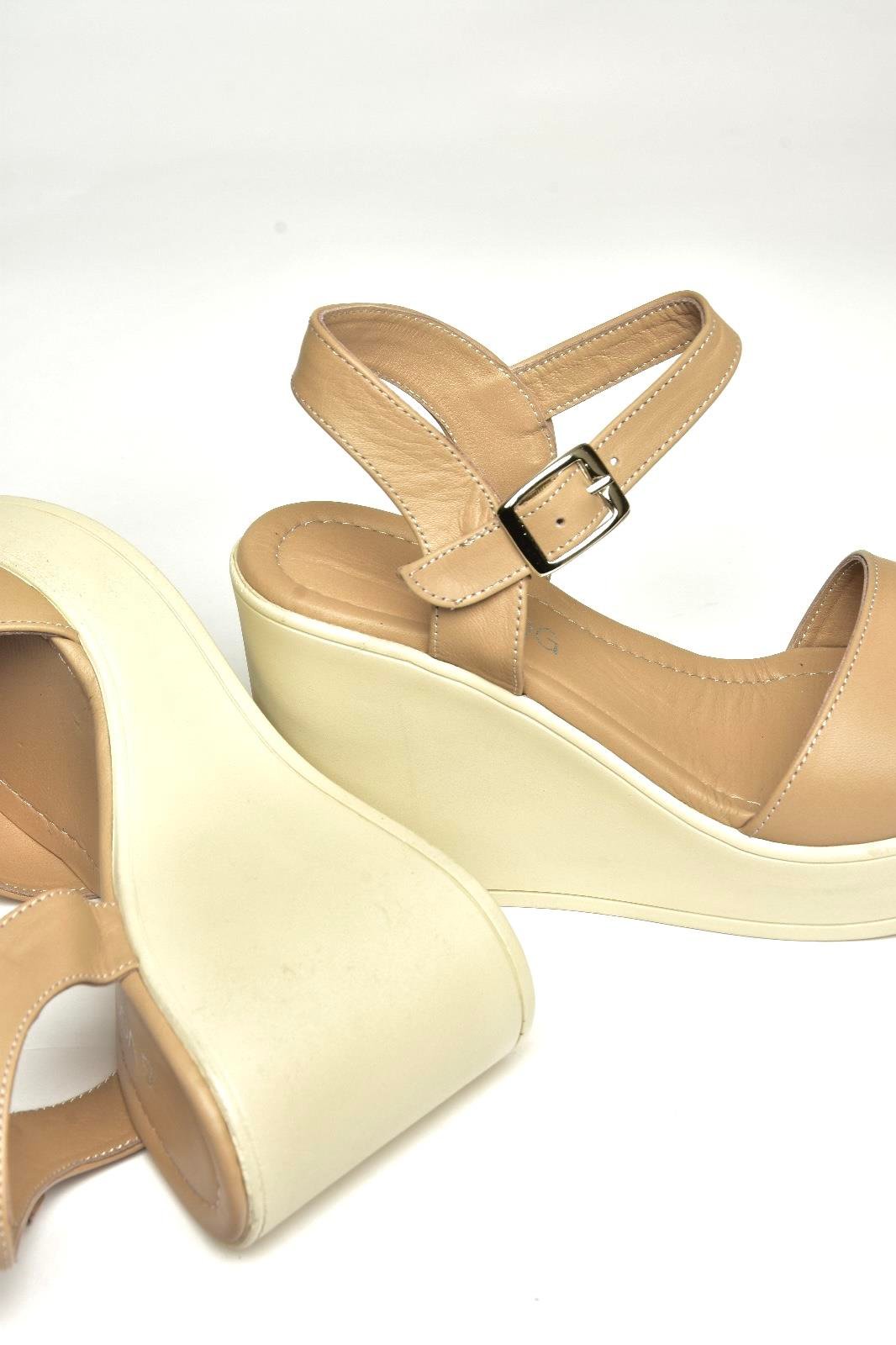 U555250203 Bej Hakiki Deri Dolgu Topuklu Kadın Ayakkabı