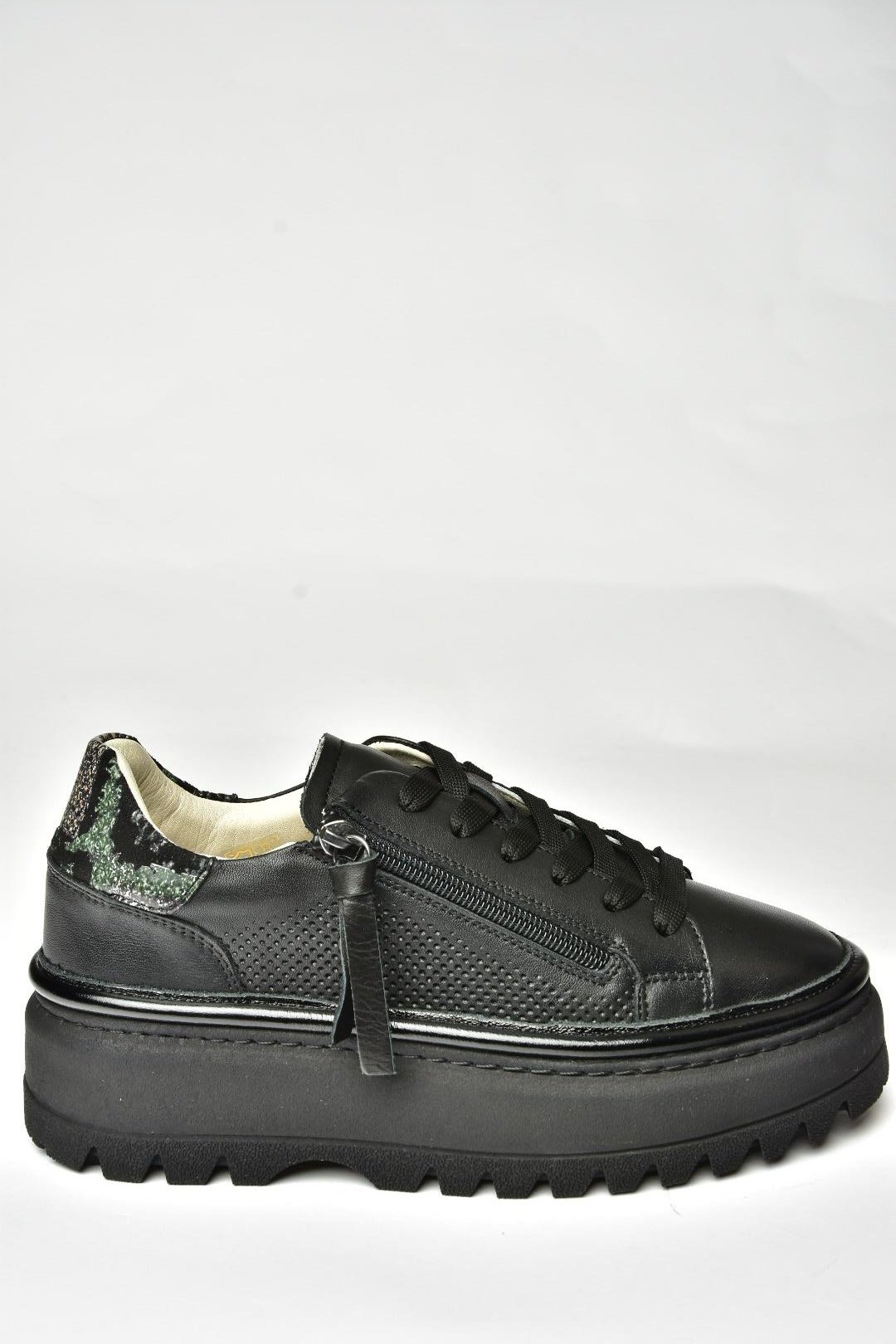 U555310203 Siyah Hakiki Deri Kalın Tabanlı Spor Ayakkabı Sneakers