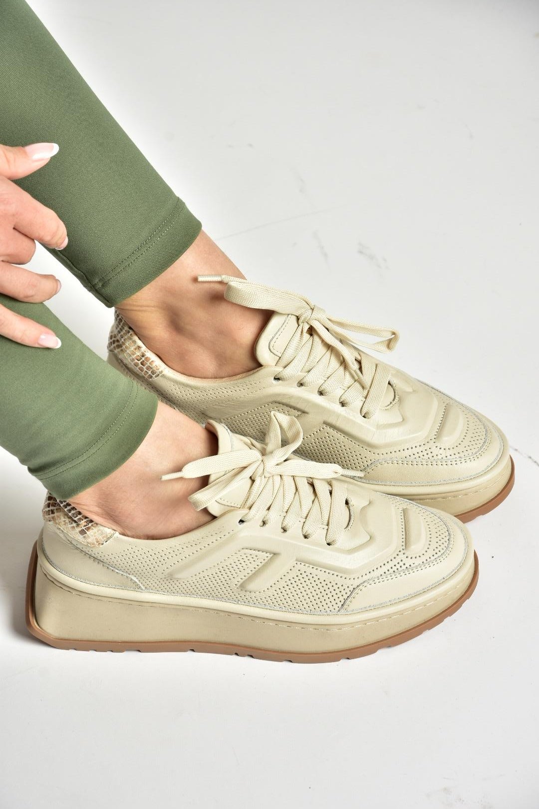 U555605603 Bej Hakiki Deri Kalın Tabanlı Spor Ayakkabı Sneakers