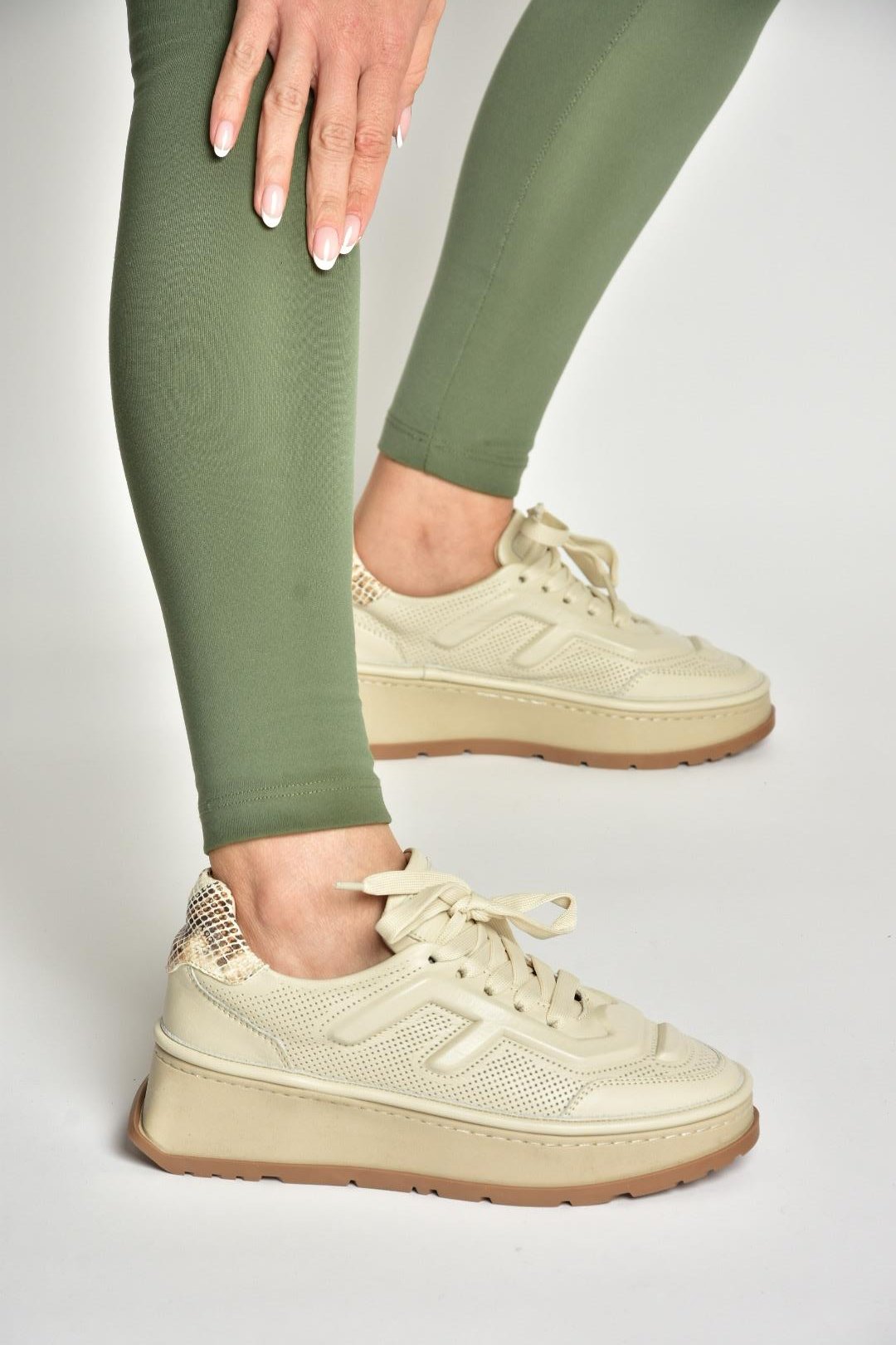 U555605603 Bej Hakiki Deri Kalın Tabanlı Spor Ayakkabı Sneakers