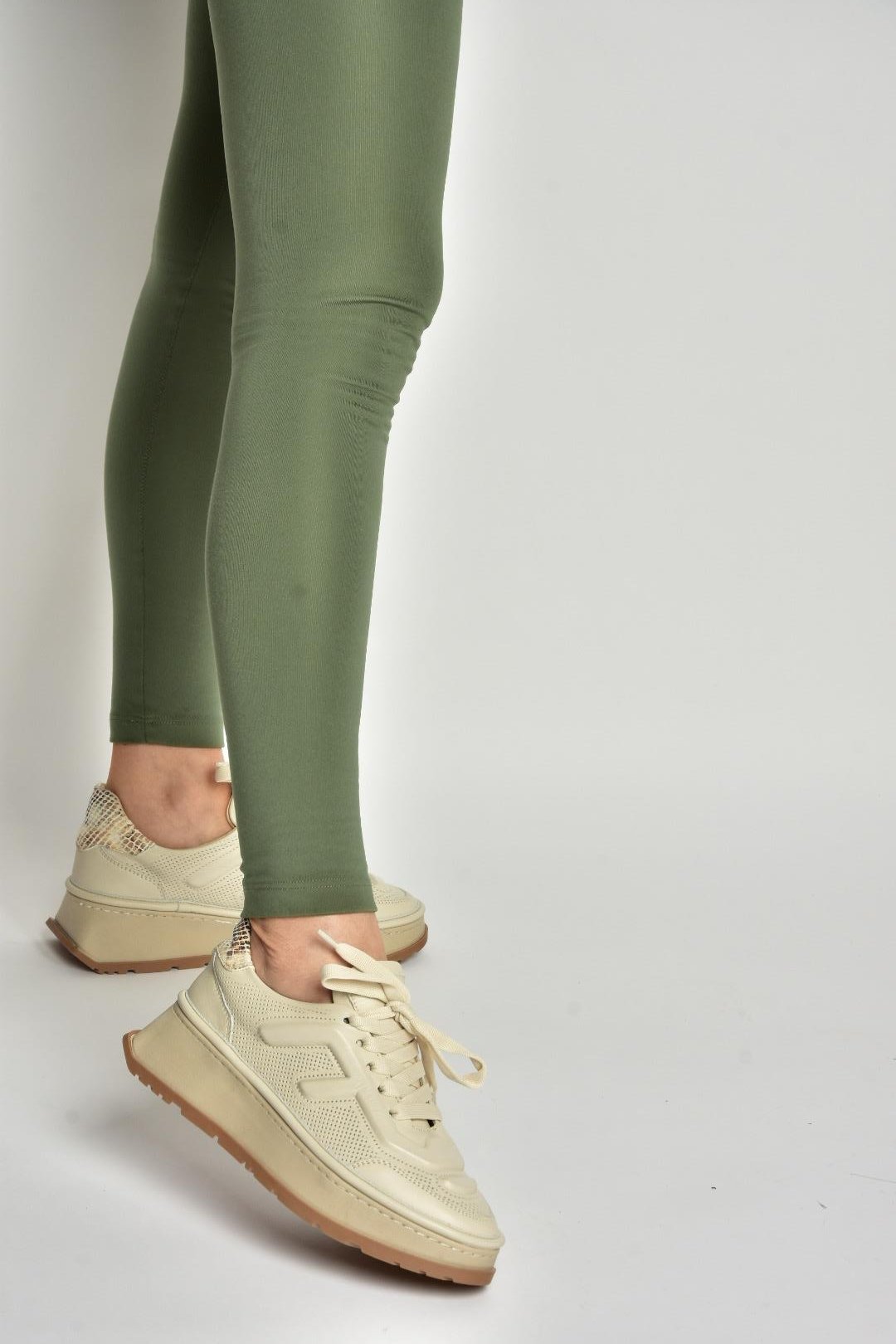 U555605603 Bej Hakiki Deri Kalın Tabanlı Spor Ayakkabı Sneakers