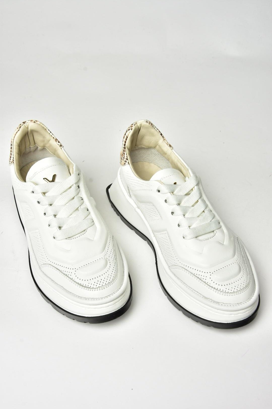 U555605603 Beyaz Hakiki Deri Kalın Tabanlı Spor Ayakkabı Sneakers