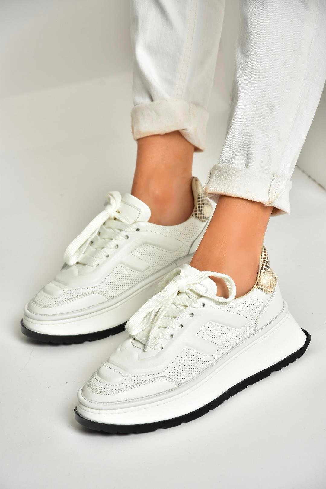 U555605603 Beyaz Hakiki Deri Kalın Tabanlı Spor Ayakkabı Sneakers