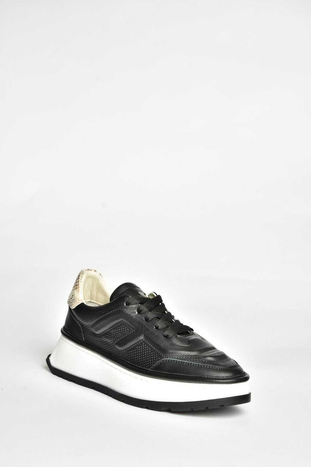 U555605603 Siyah Hakiki Deri Kalın Tabanlı Spor Ayakkabı Sneakers