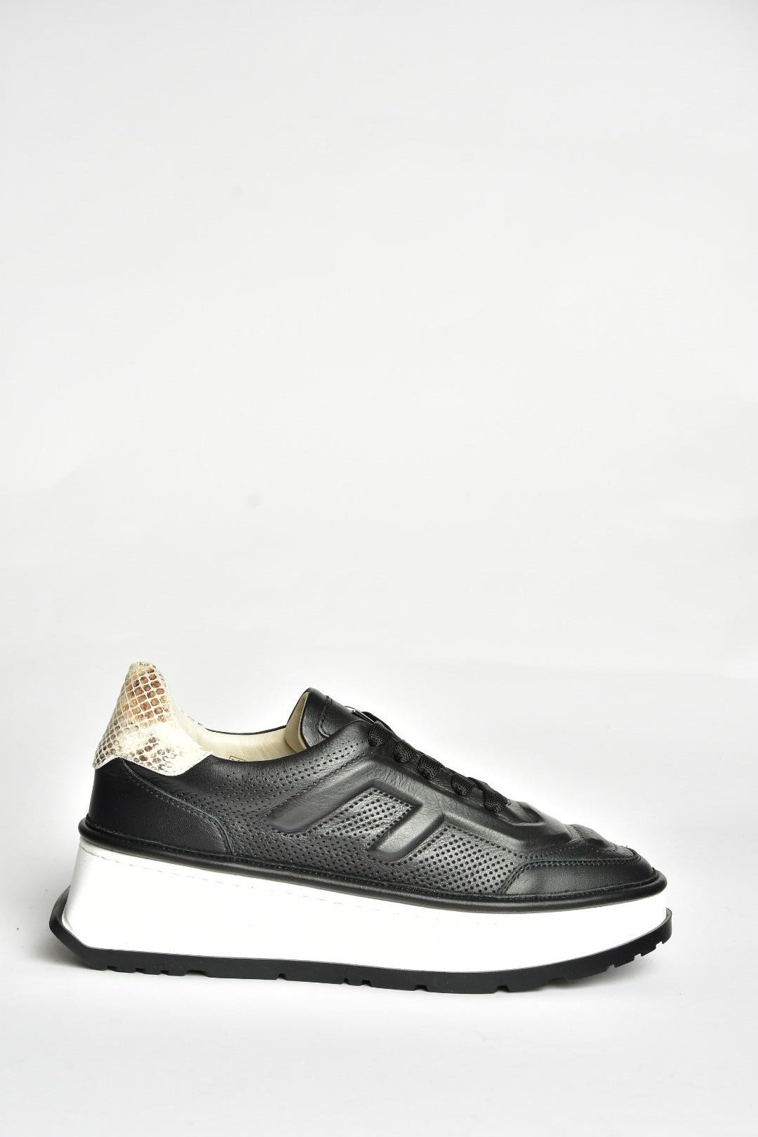 U555605603 Siyah Hakiki Deri Kalın Tabanlı Spor Ayakkabı Sneakers