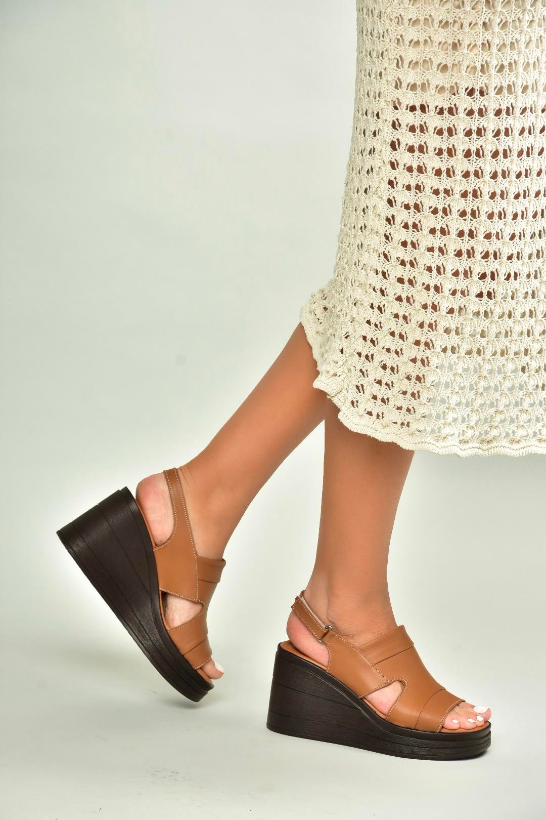 U555960303 Taba Hakiki Deri Dolgu Topuklu Kadın Ayakkabı