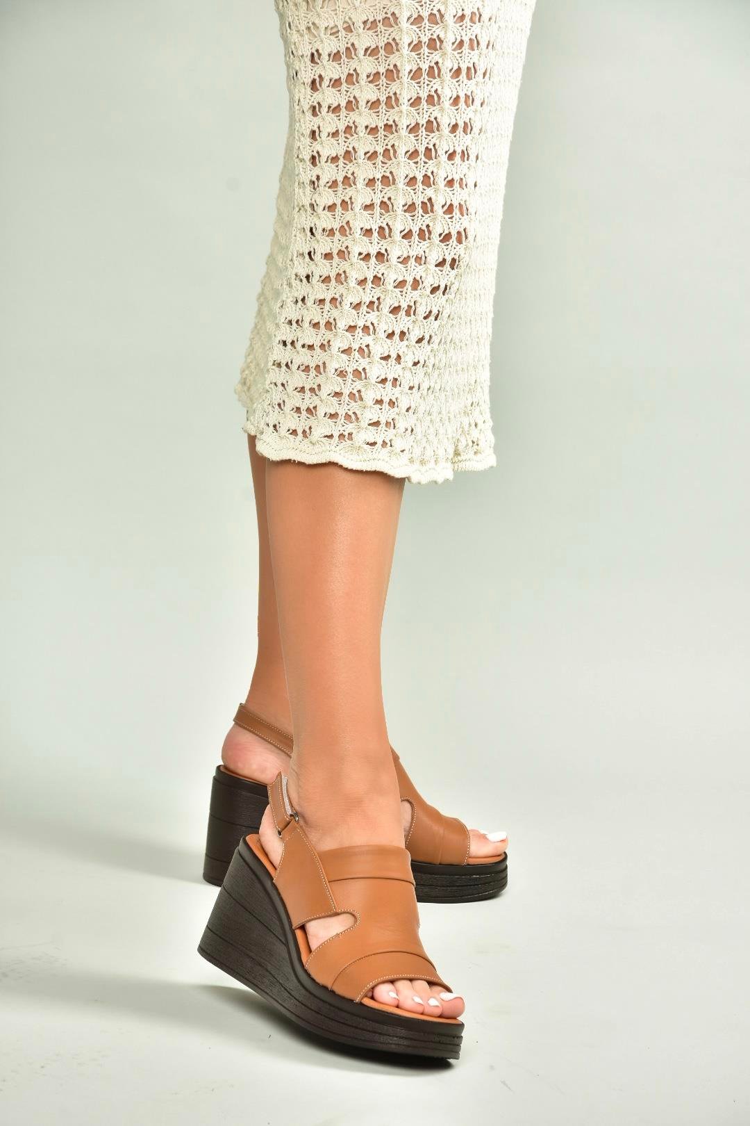 U555960303 Taba Hakiki Deri Dolgu Topuklu Kadın Ayakkabı