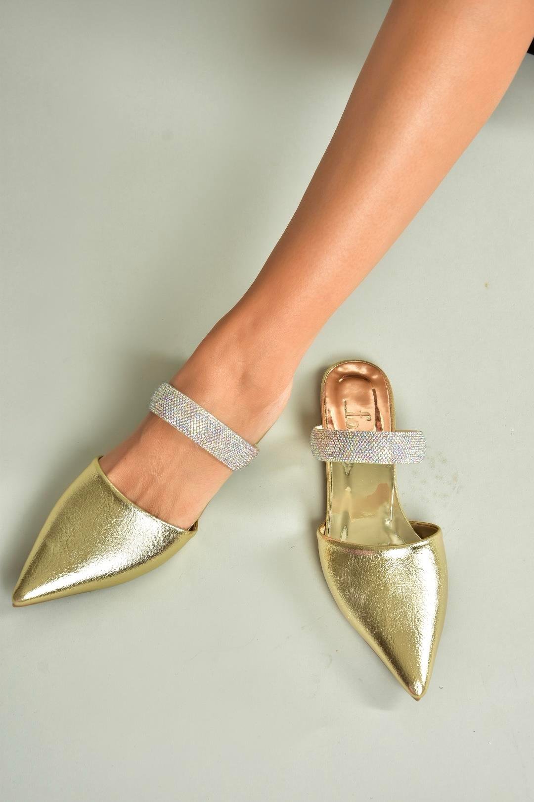 U590491809 Altın Sivri Burunlu Kadın Terlik