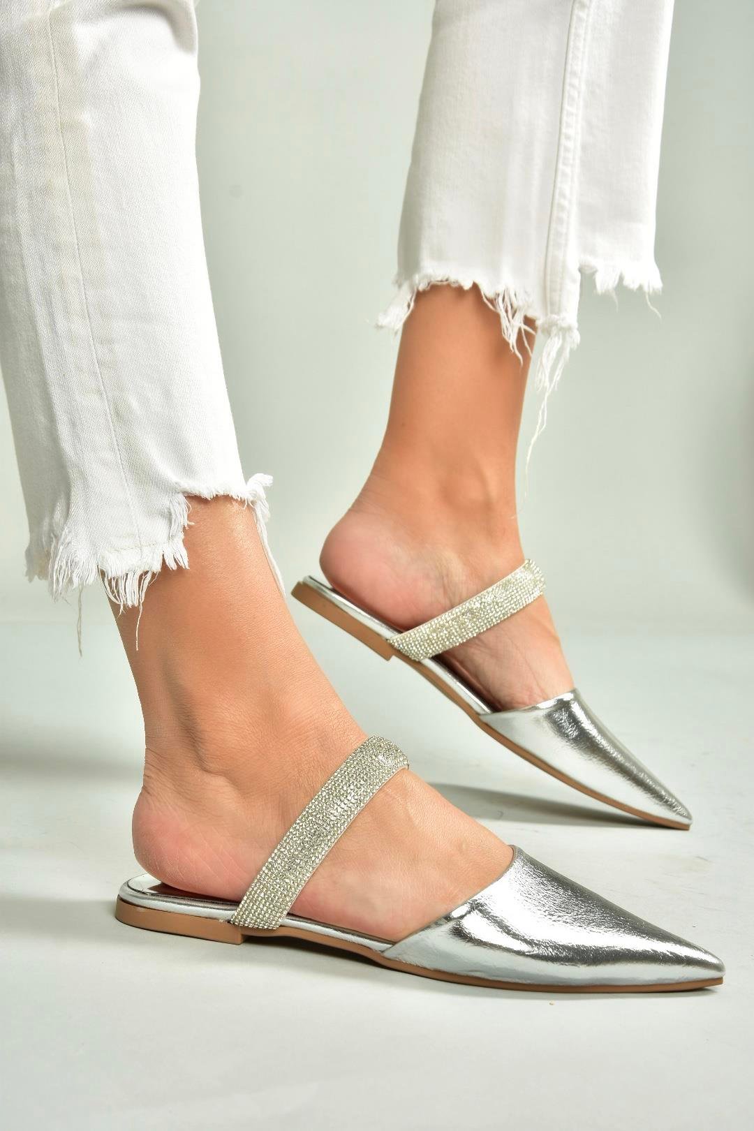 U590491809 Gümüş Sivri Burunlu Kadın Terlik