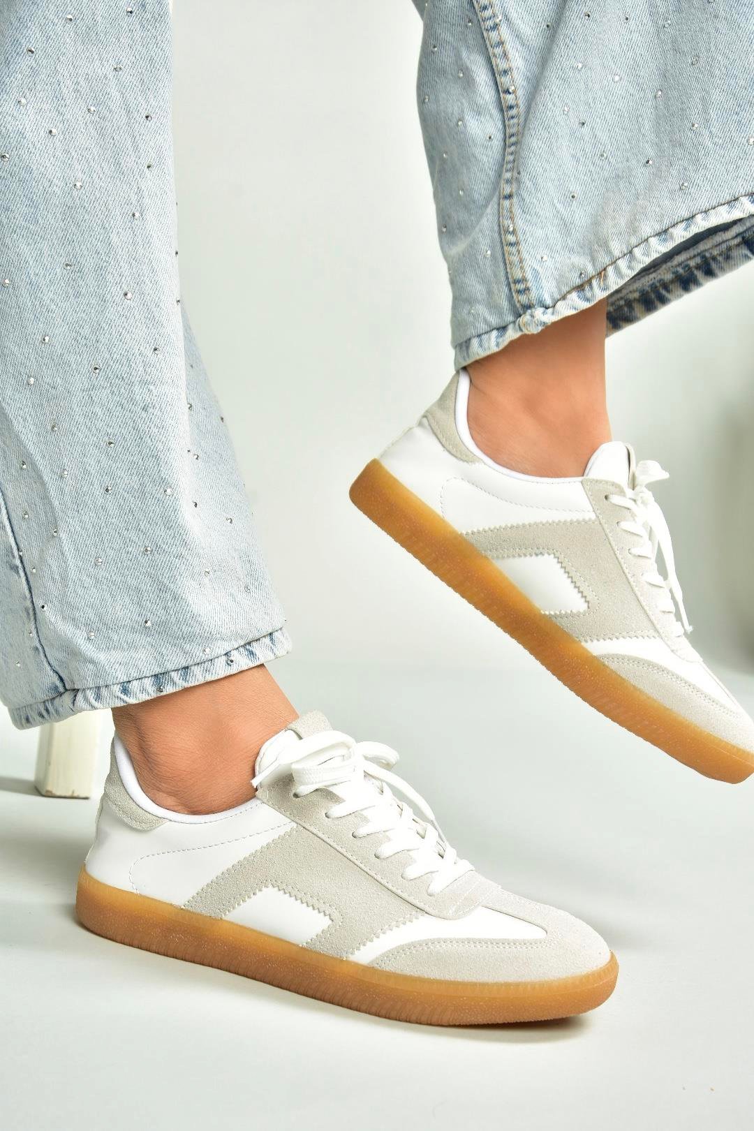 U652857302 Beyaz/Gri Süet Kadın Spor Ayakkabı Sneakers