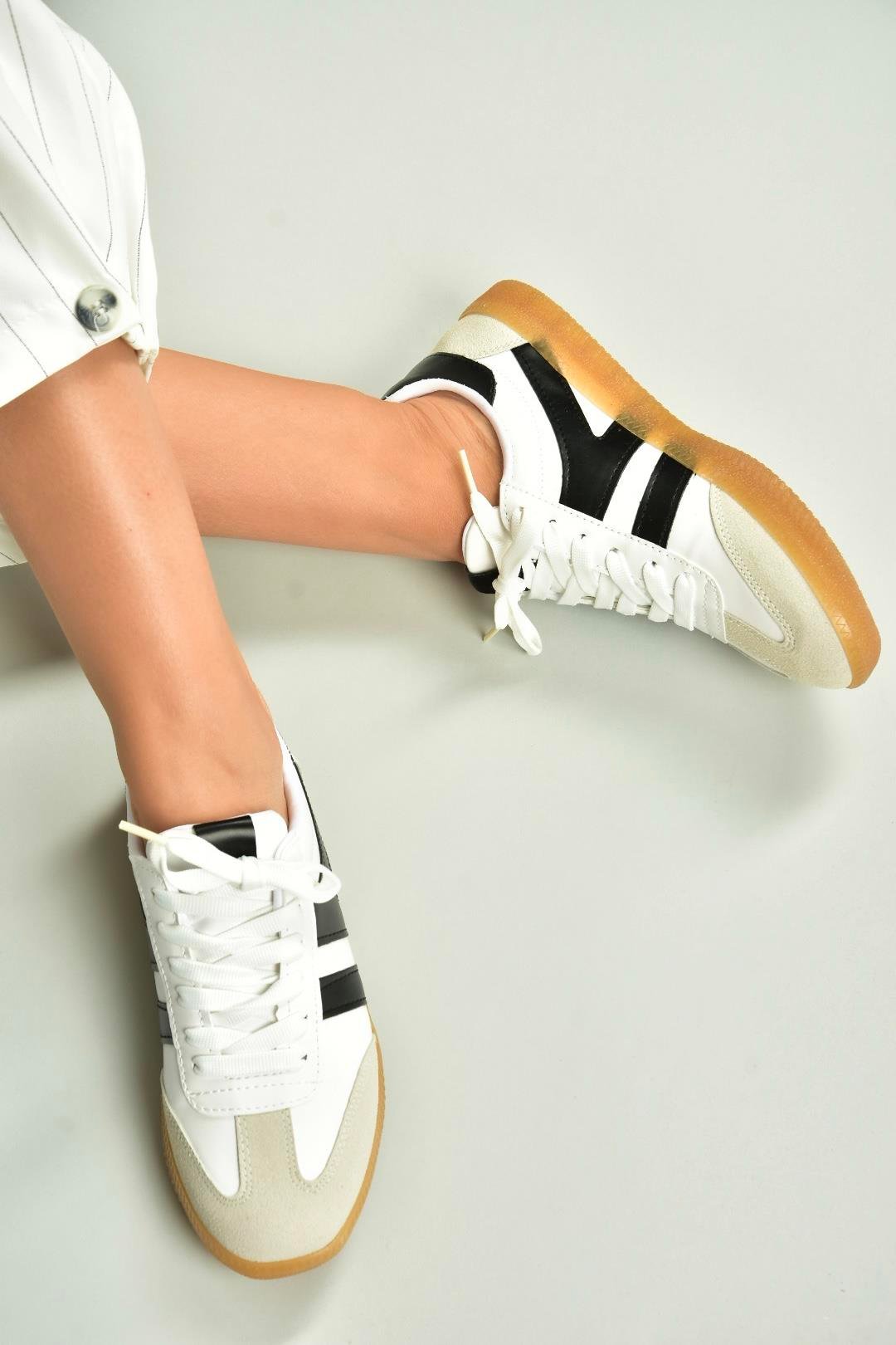 U652861409 Beyaz/Siyah Kadın Spor Ayakkabı Sneakers