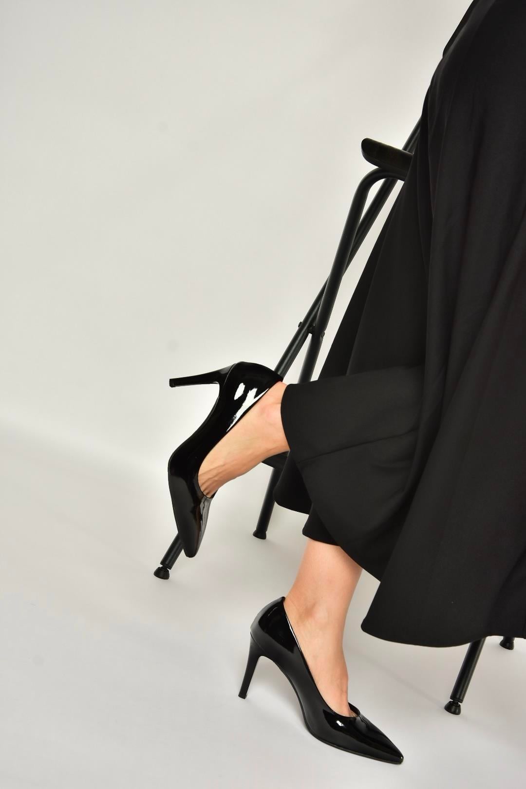U676082008 Siyah Rugan İnce Topuklu Kadın Stiletto Ayakkabı