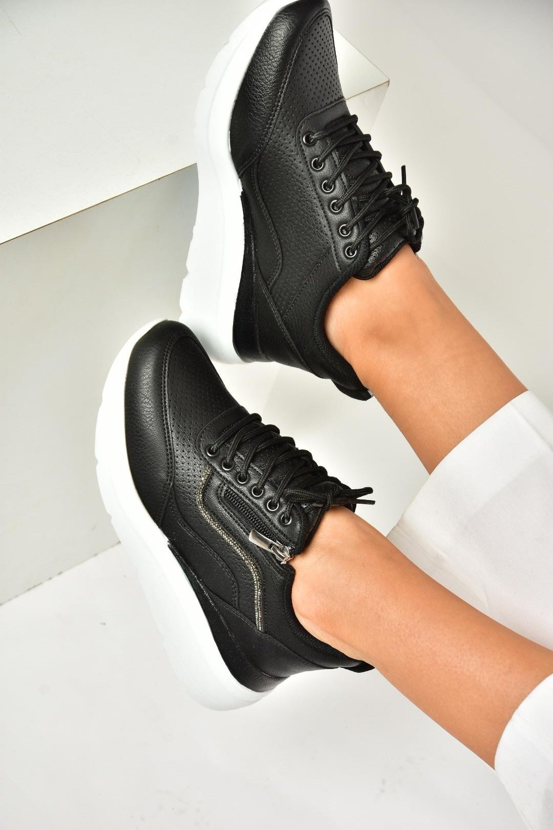 U702020709 Siyah Kalın Tabanlı Spor Ayakkabı Sneakers