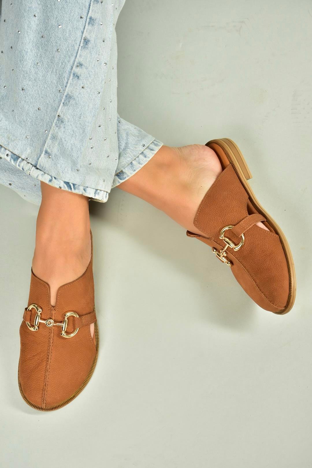 U944150403 Taba Hakiki Deri Önü Kapalı Kadın Terlik