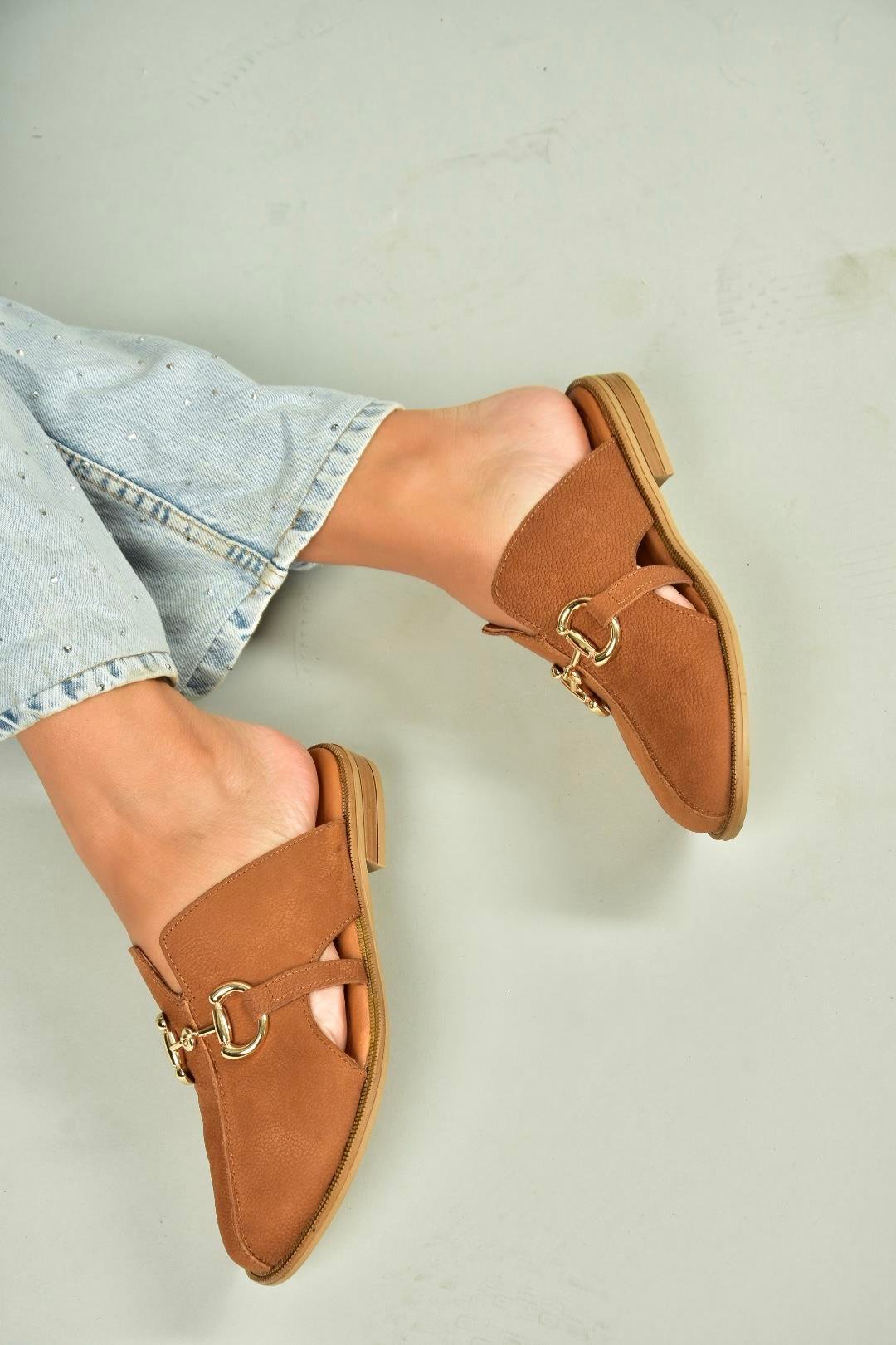 U944150403 Taba Hakiki Deri Önü Kapalı Kadın Terlik