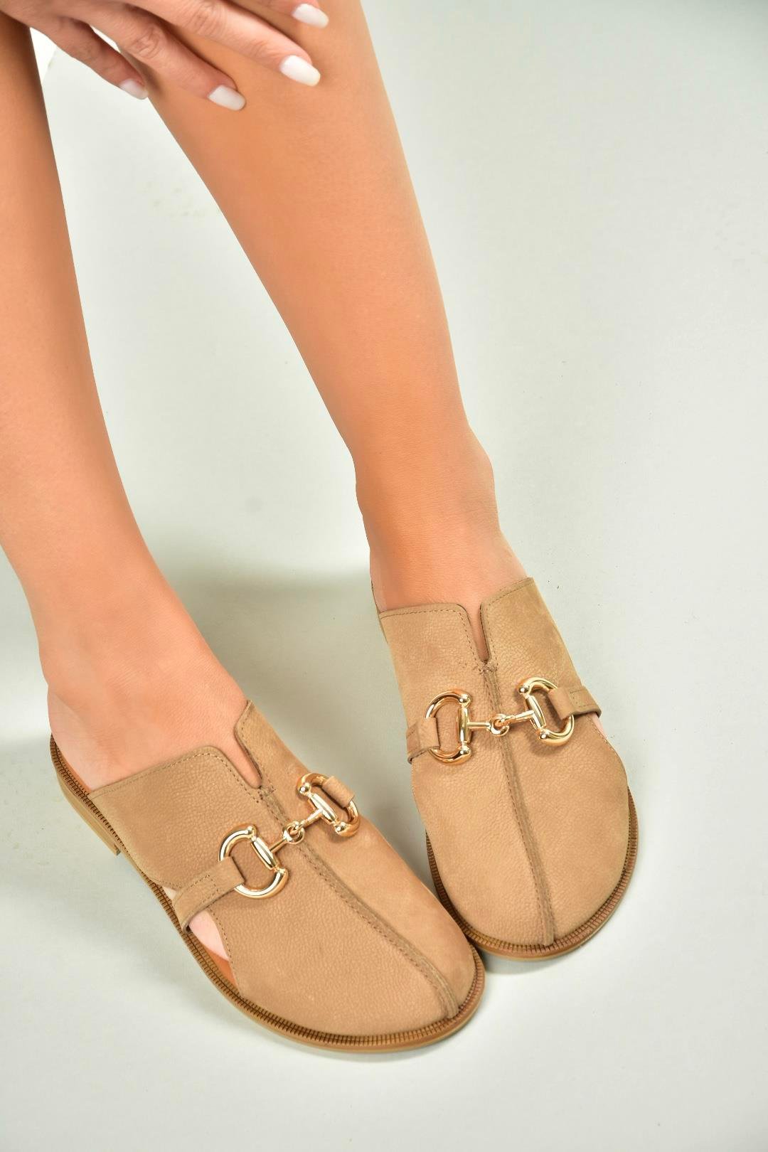 U944150403 Vizon Hakiki Deri Önü Kapalı Kadın Terlik