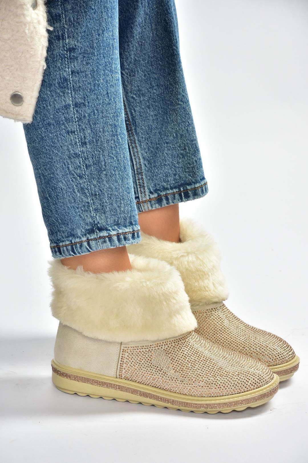 V250014702 Bej Süet Tüylü Kadın Bot