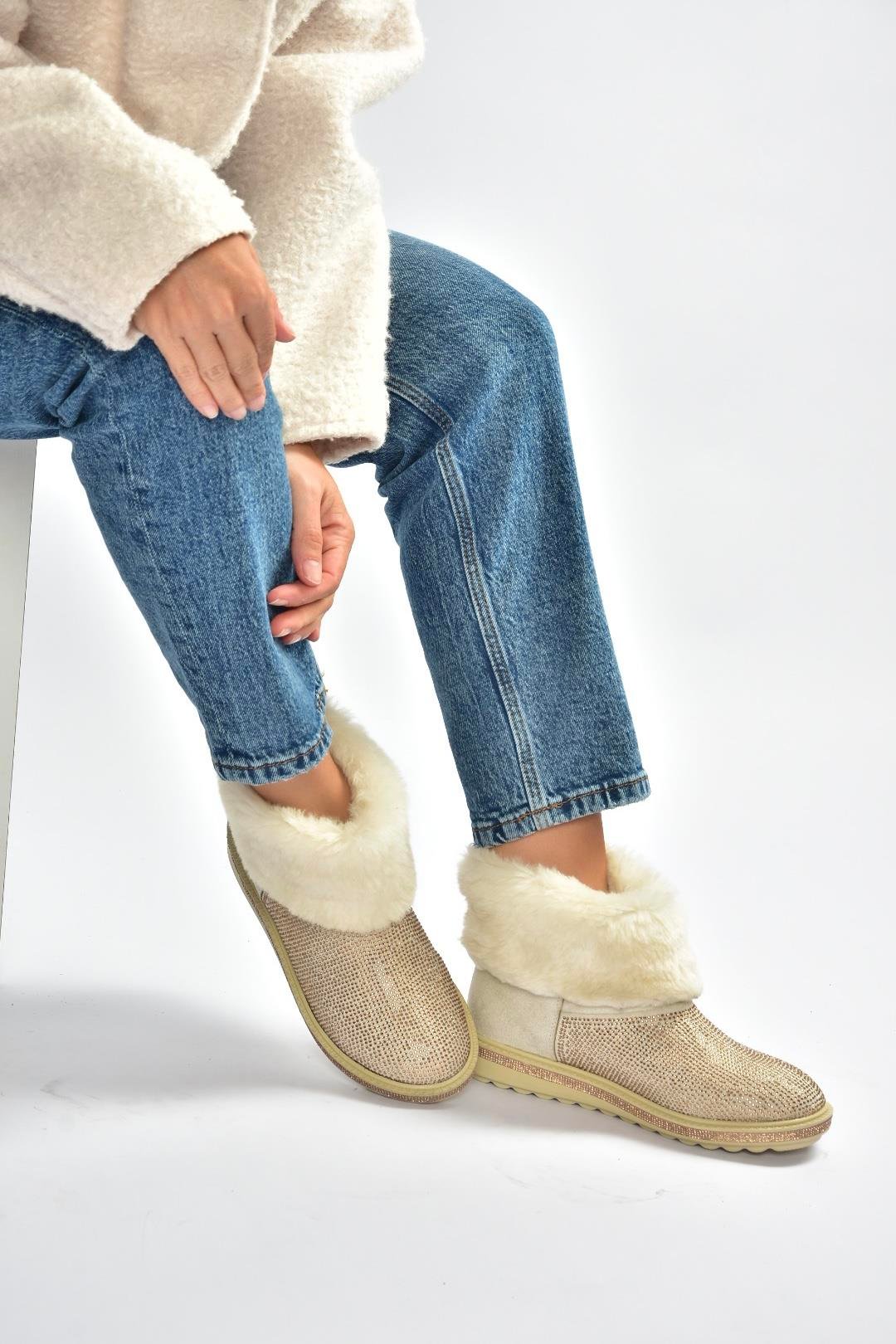 V250014702 Bej Süet Tüylü Kadın Bot