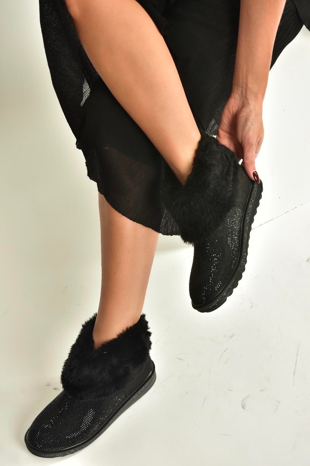 V250014702 Siyah Süet Tüylü Kadın Bot