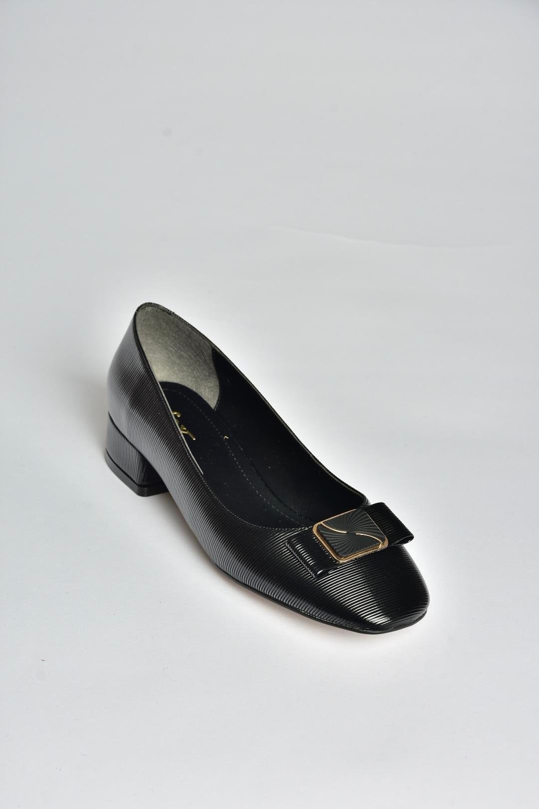 V250641109 Siyah Alçak Topuklu Kadın Ayakkabı