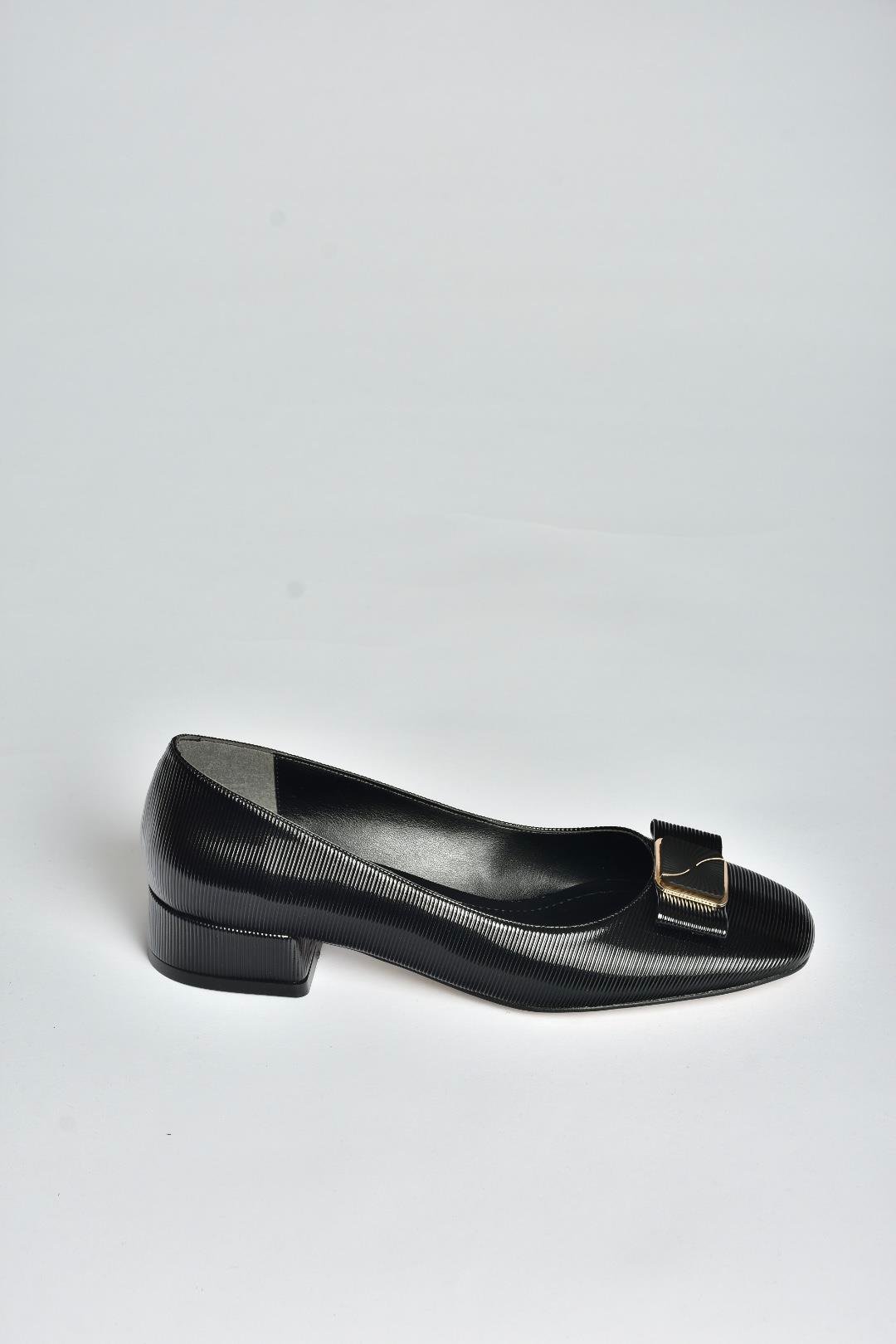 V250641109 Siyah Alçak Topuklu Kadın Ayakkabı