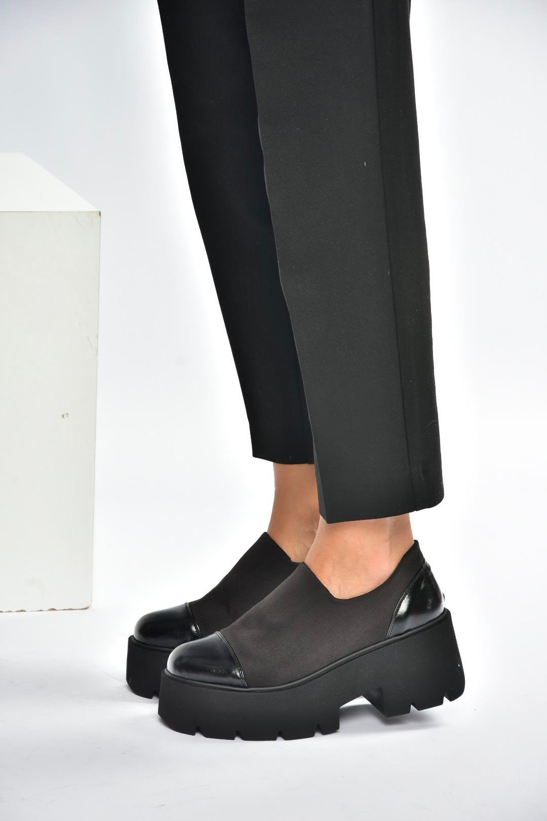 V272906404 Siyah Kumaş Kalın Tabanlı Kadın Ayakkabı