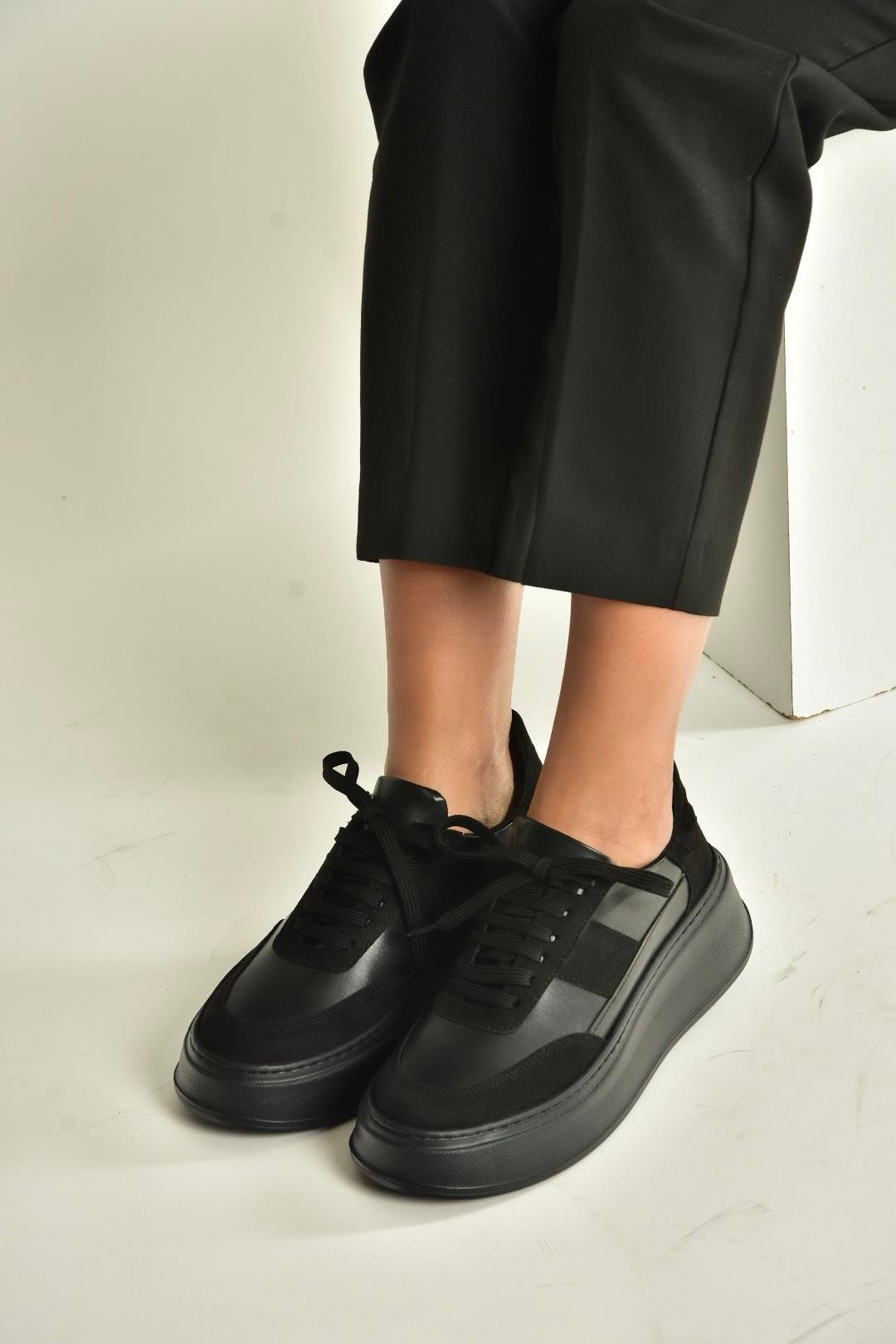 V274949109 Siyah Kalın Tabanlı Spor Ayakkabı Sneakers