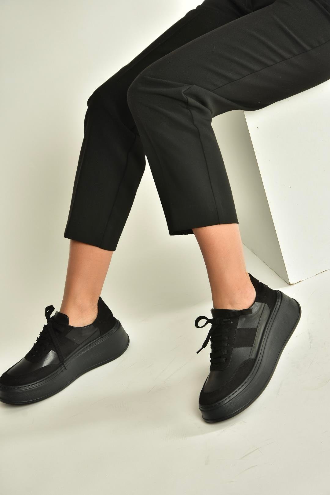 V274949109 Siyah Kalın Tabanlı Spor Ayakkabı Sneakers