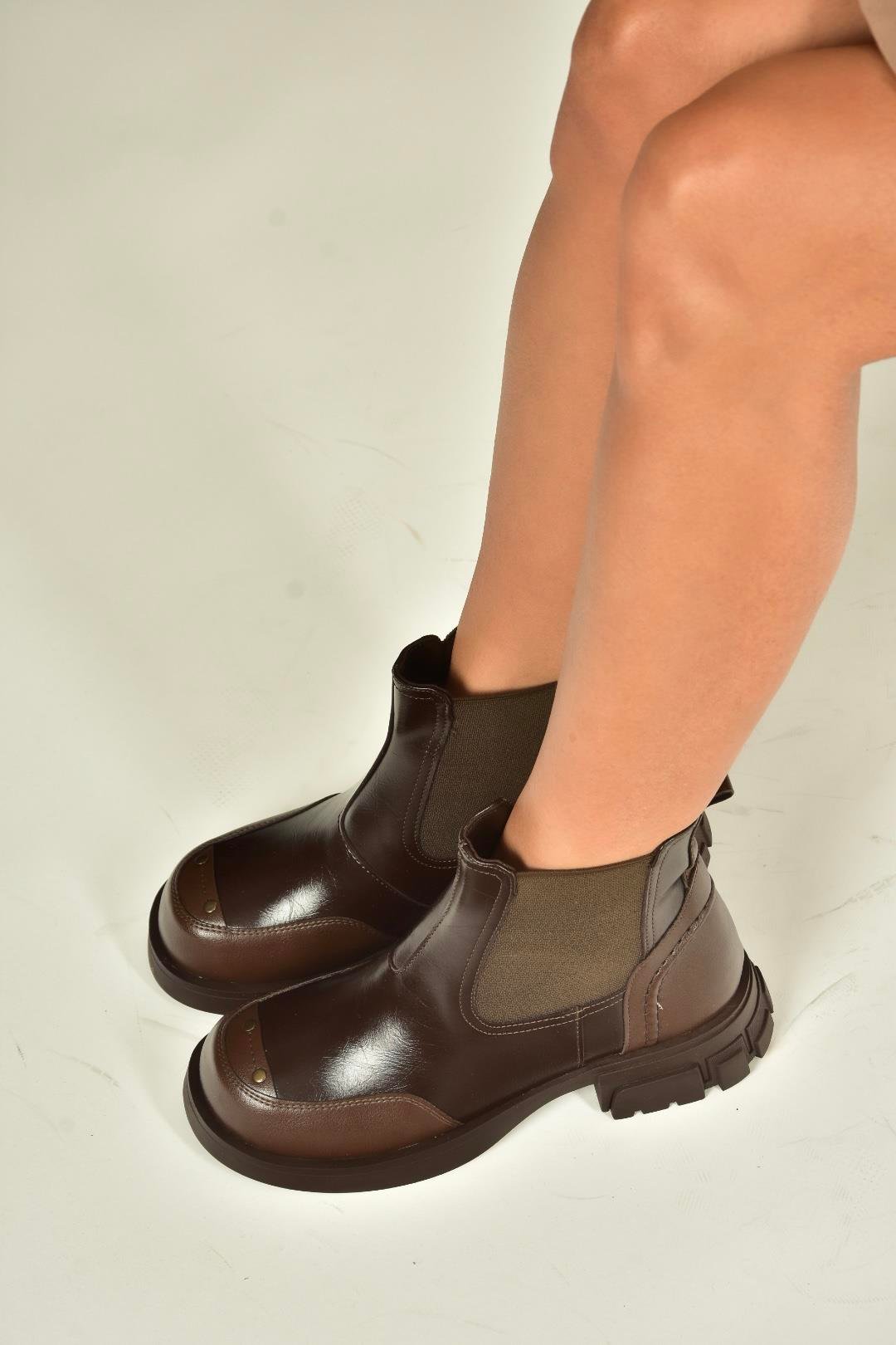 V312402609 Kahverengi Kalın Tabanlı Lastik Detaylı Kadın Bot