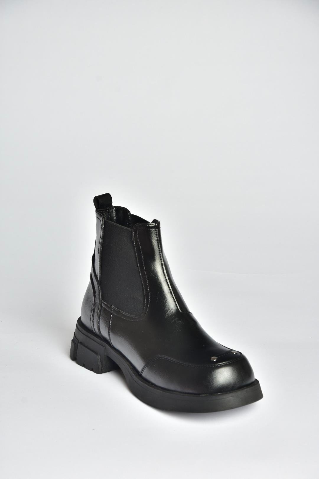 V312402609 Siyah Kalın Tabanlı Lastik Detaylı Kadın Bot