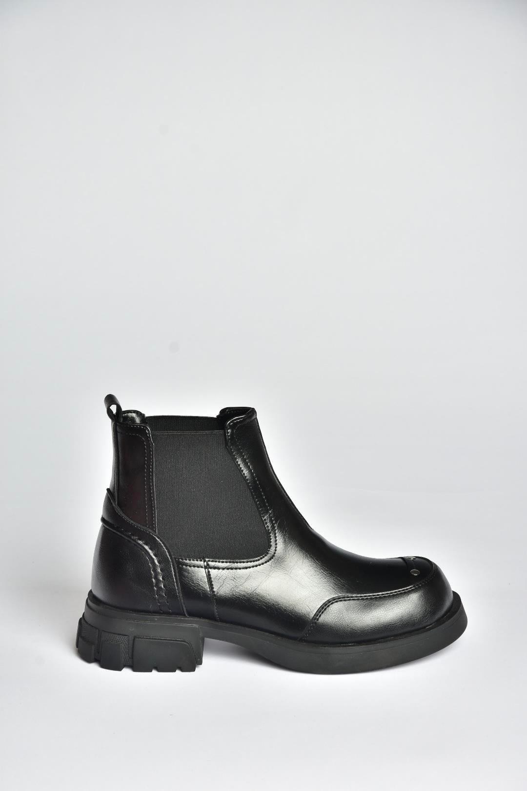 V312402609 Siyah Kalın Tabanlı Lastik Detaylı Kadın Bot