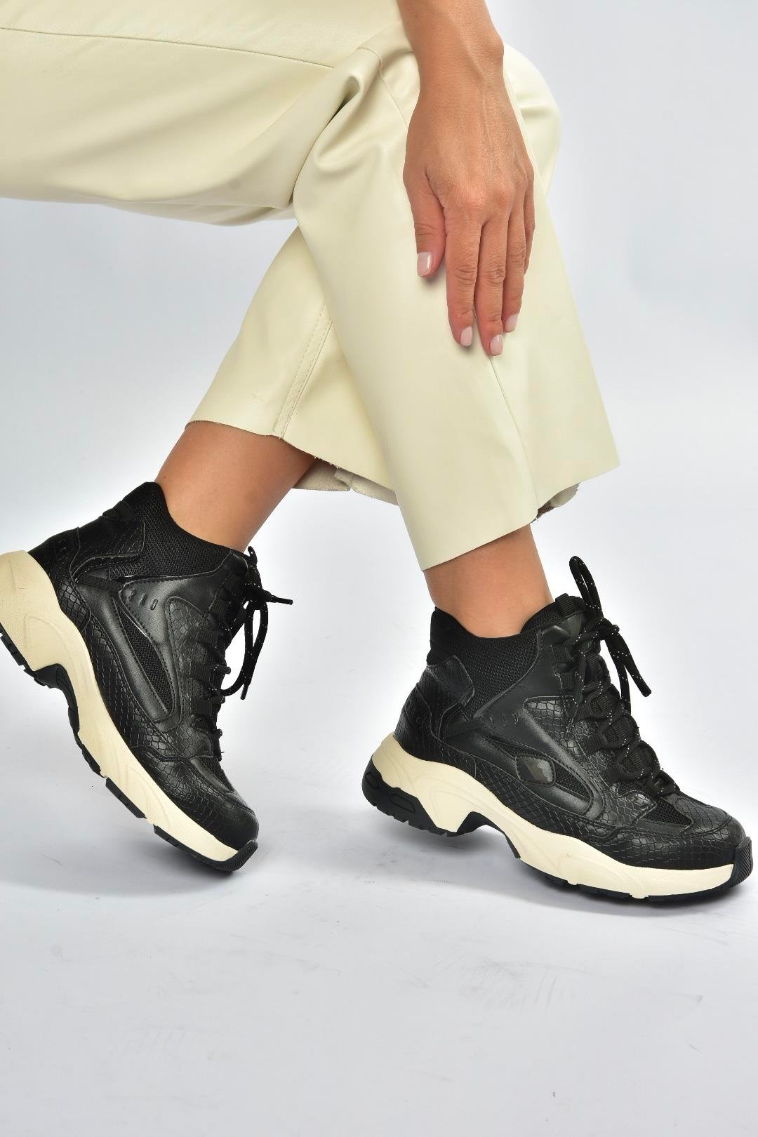 V312415009 Siyah Bilekli Spor Ayakkabı Sneakers