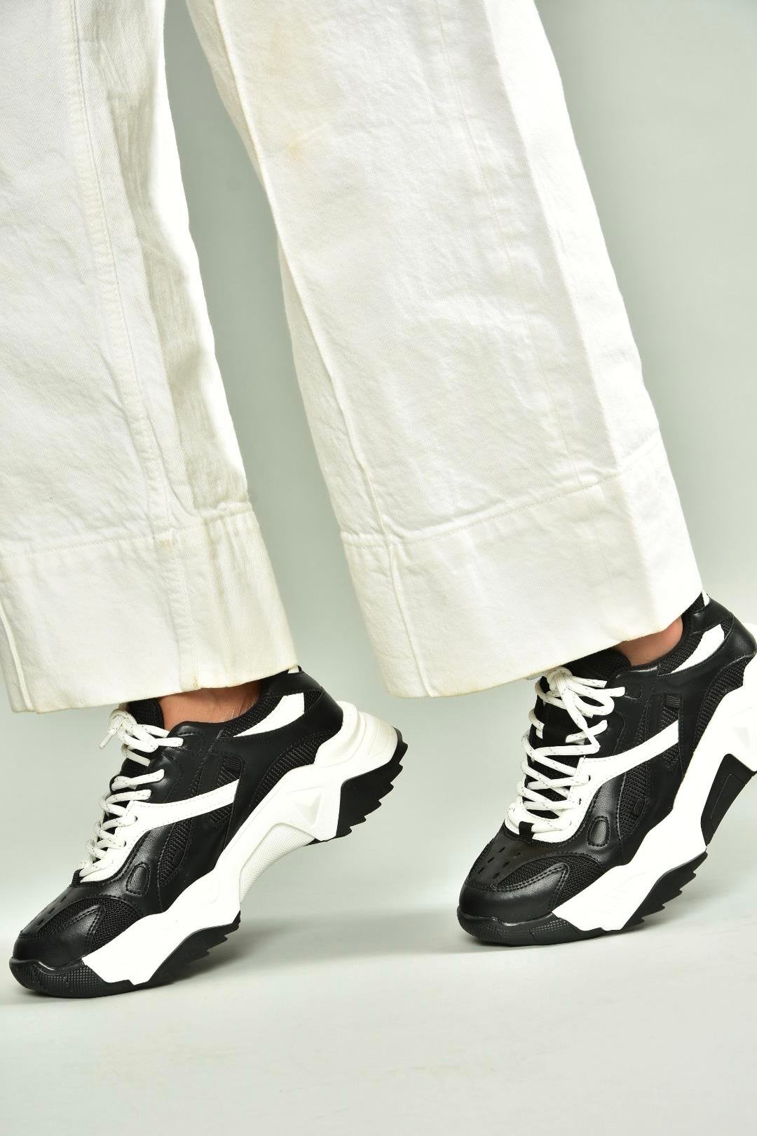 V312613509 Siyah/Beyaz Spor Ayakkabı Sneakers