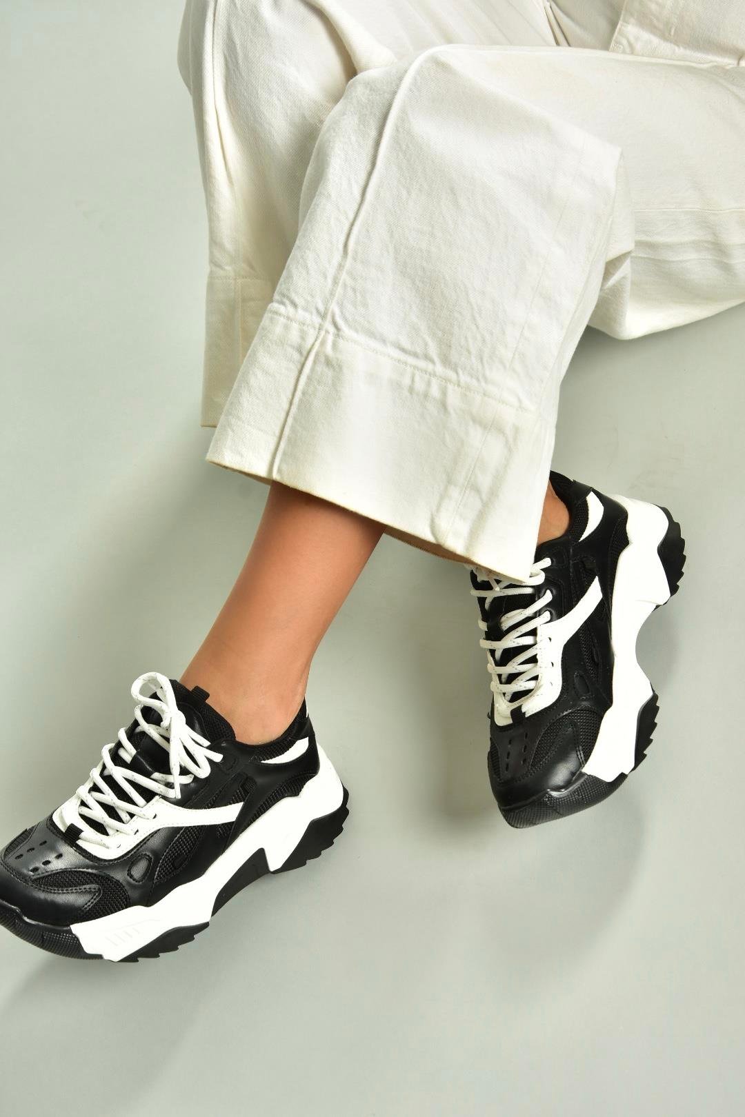 V312613509 Siyah/Beyaz Spor Ayakkabı Sneakers