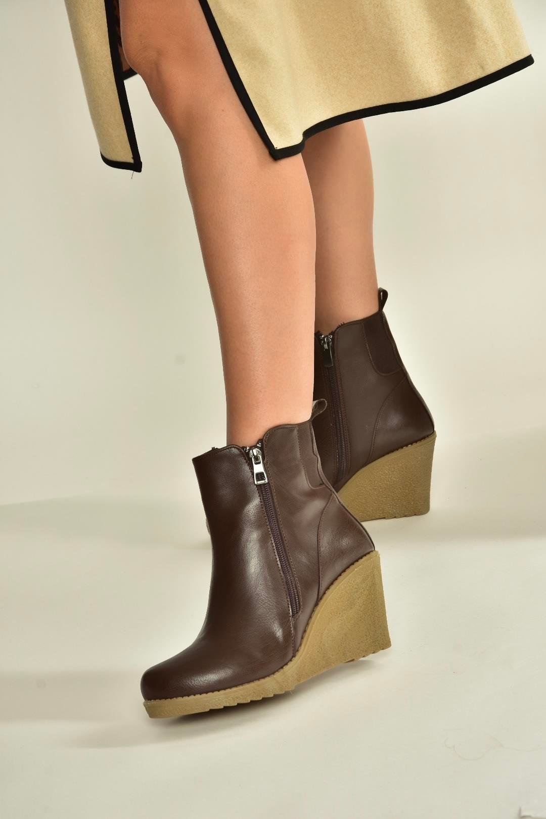 V361196809 Kahverengi Dolgu Topuklu Kadın Bot