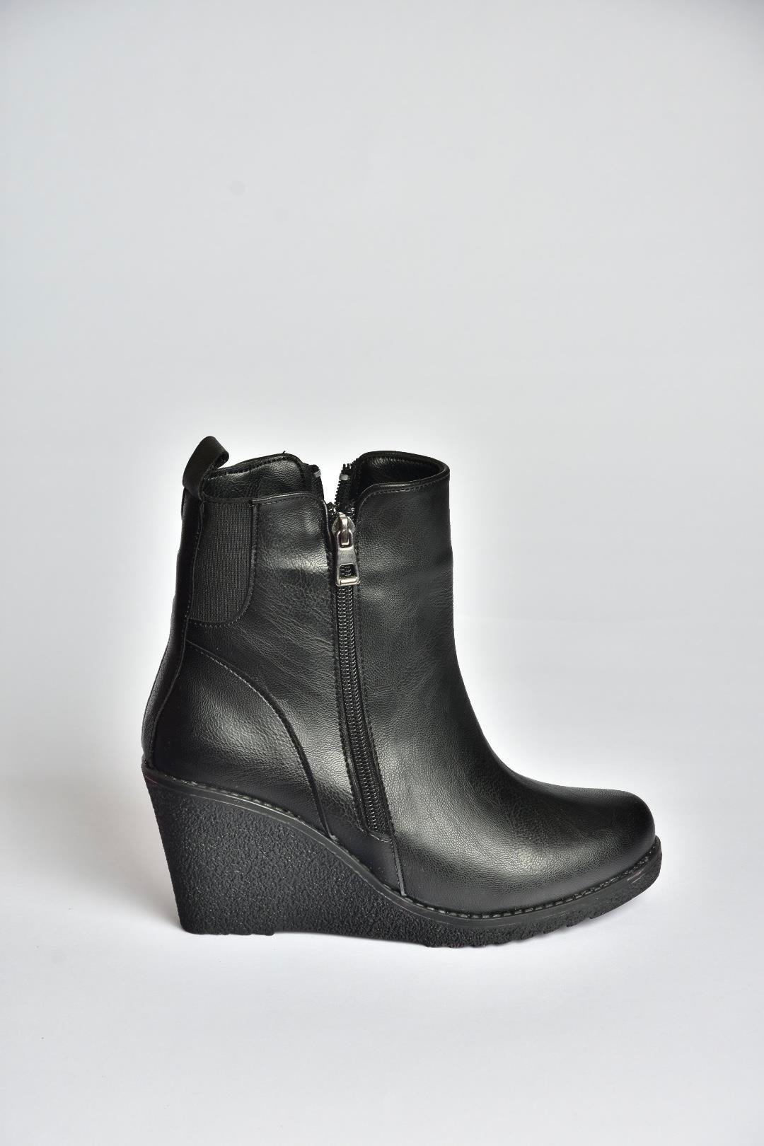 V361196809 Siyah Dolgu Topuklu Kadın Bot