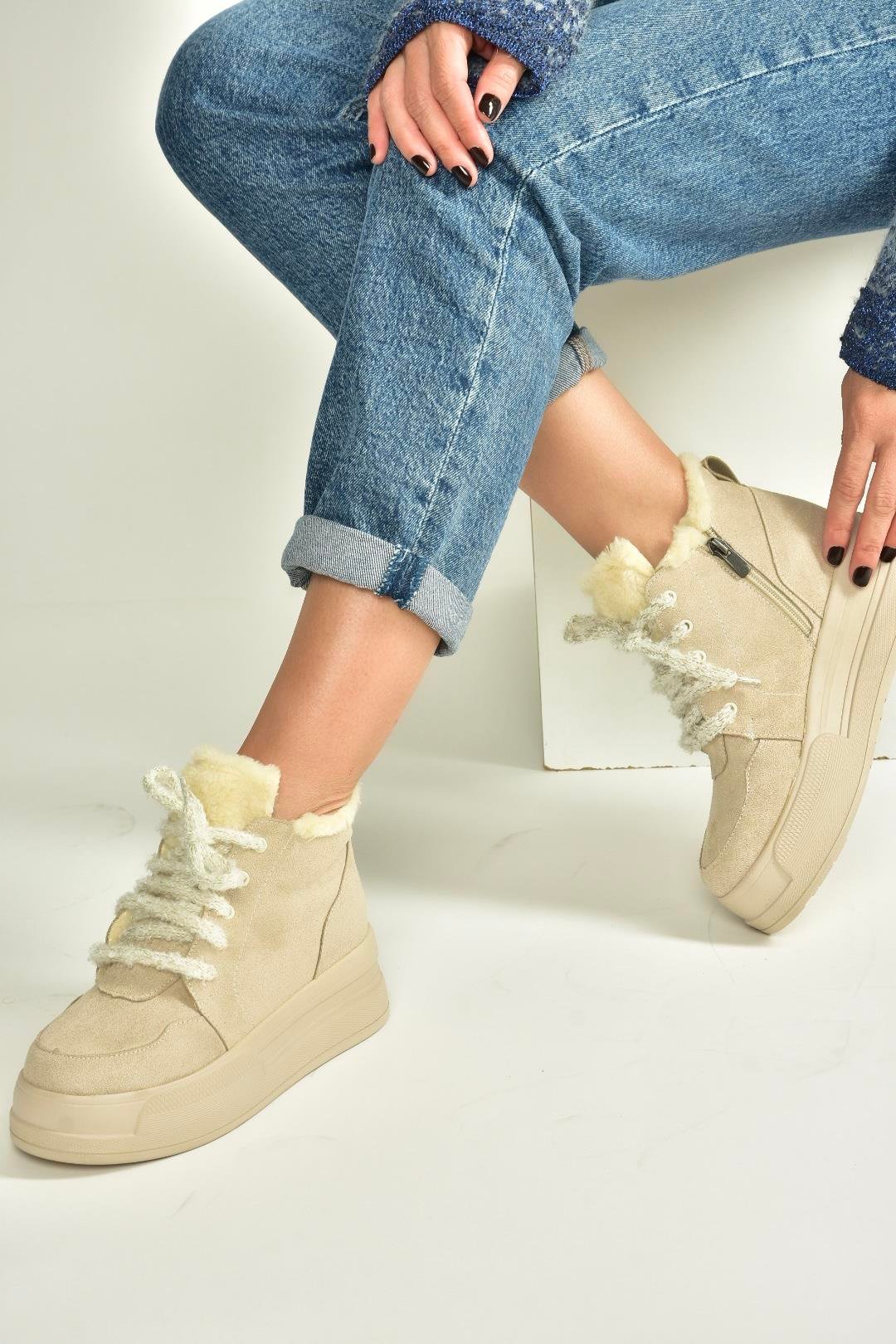 V367343402 Bej Süet İçi Tüylü Kalın Tabanlı Kadın Bot
