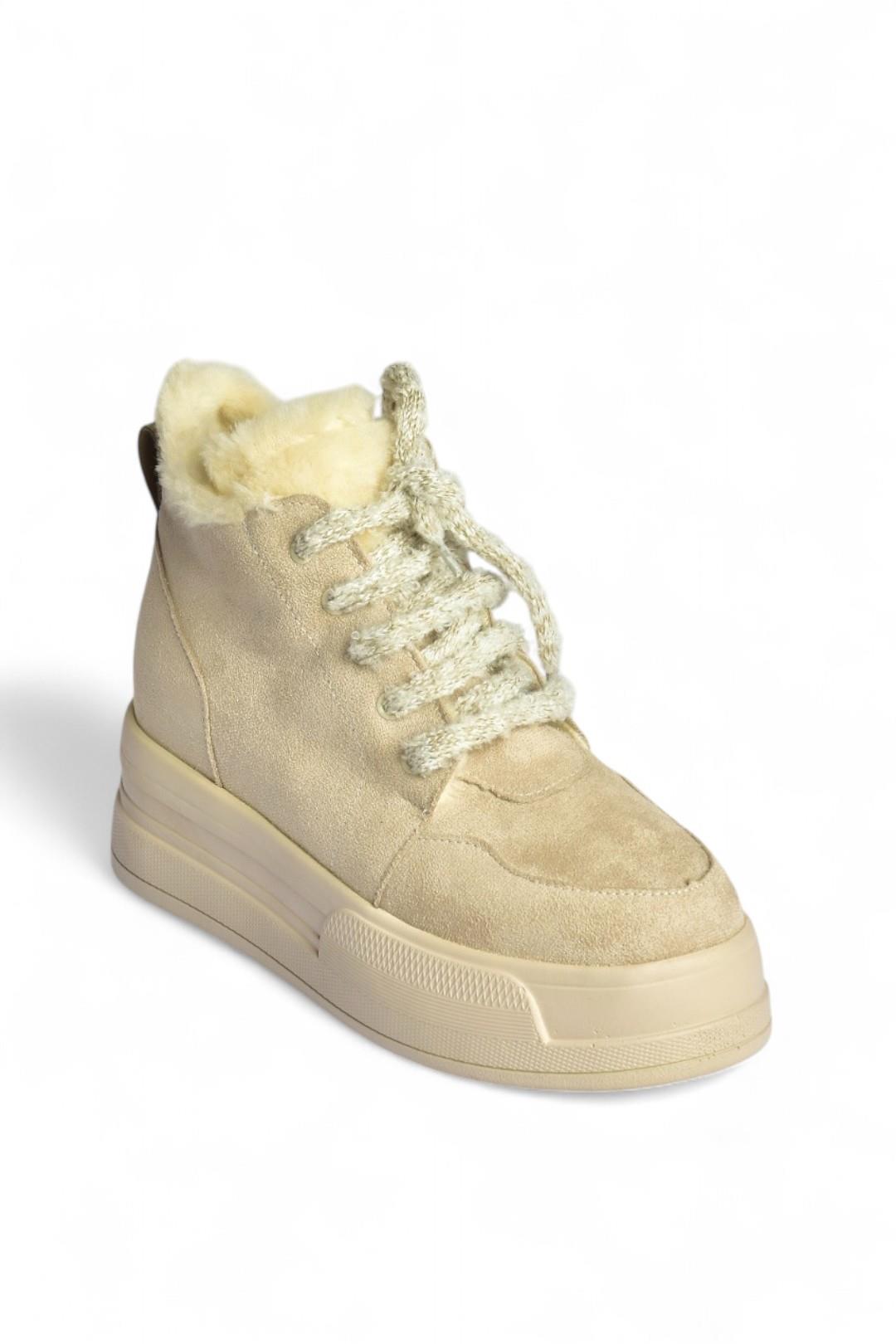 V367343402 Bej Süet İçi Tüylü Kalın Tabanlı Kadın Bot