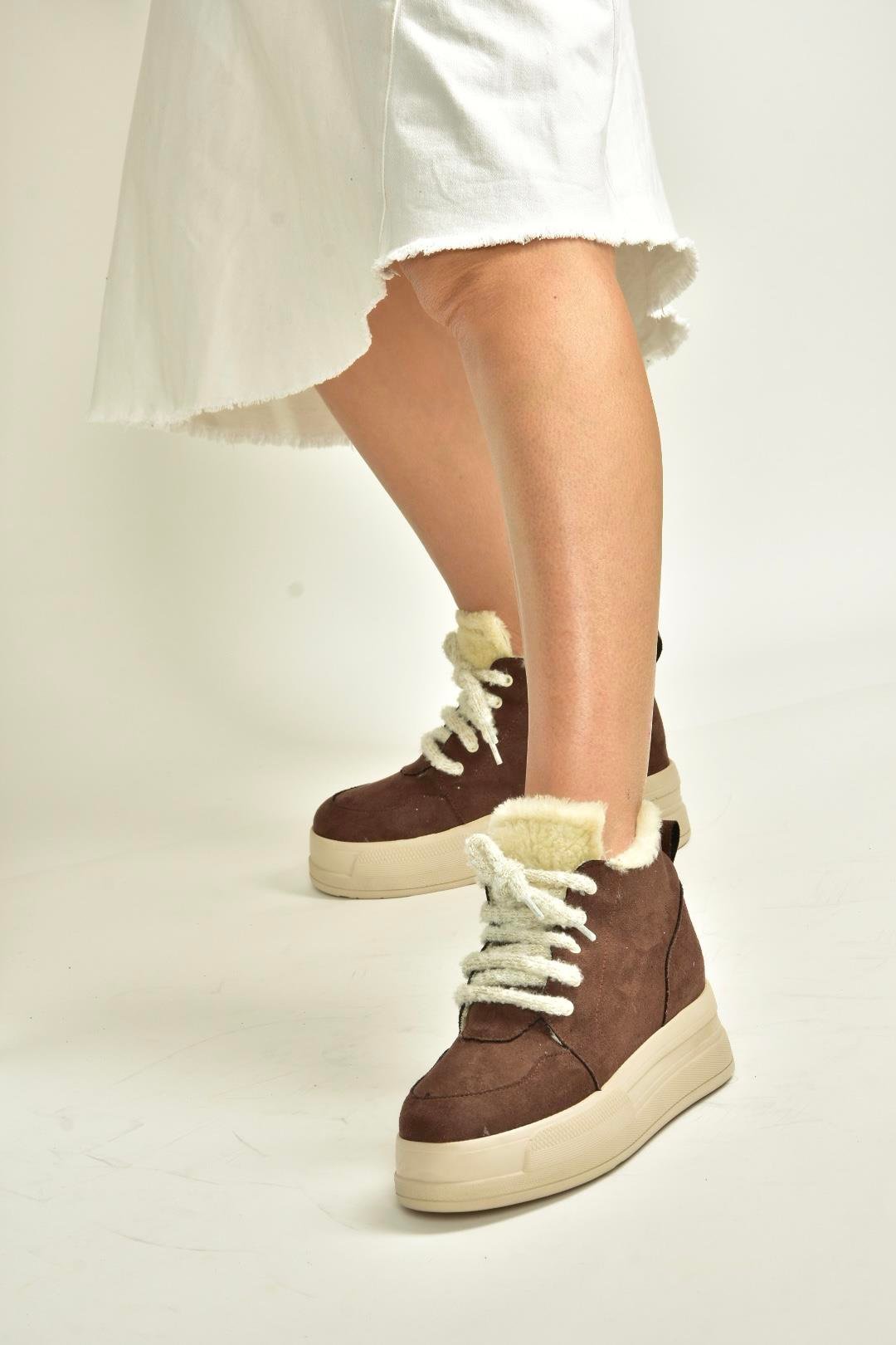 V367343402 Kahverengi Süet İçi Tüylü Kalın Tabanlı Kadın Bot