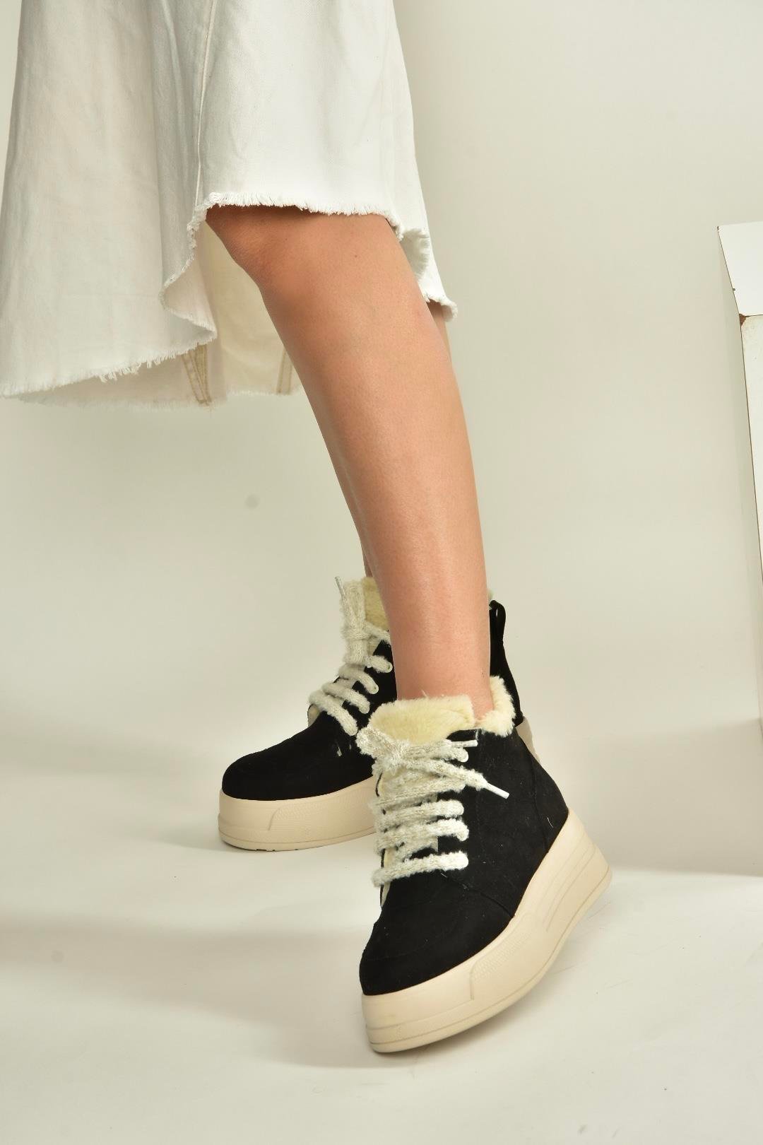 V367343402 Siyah Süet İçi Tüylü Kalın Tabanlı Kadın Bot