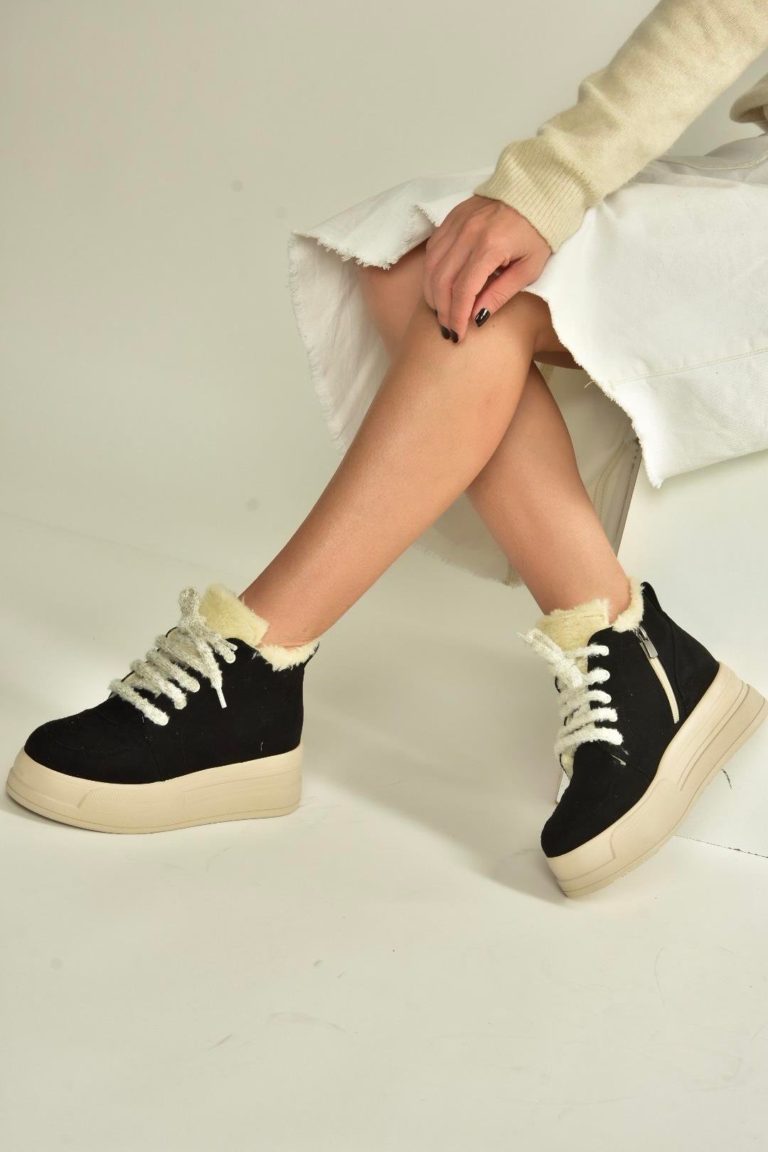 V367343402 Siyah Süet İçi Tüylü Kalın Tabanlı Kadın Bot