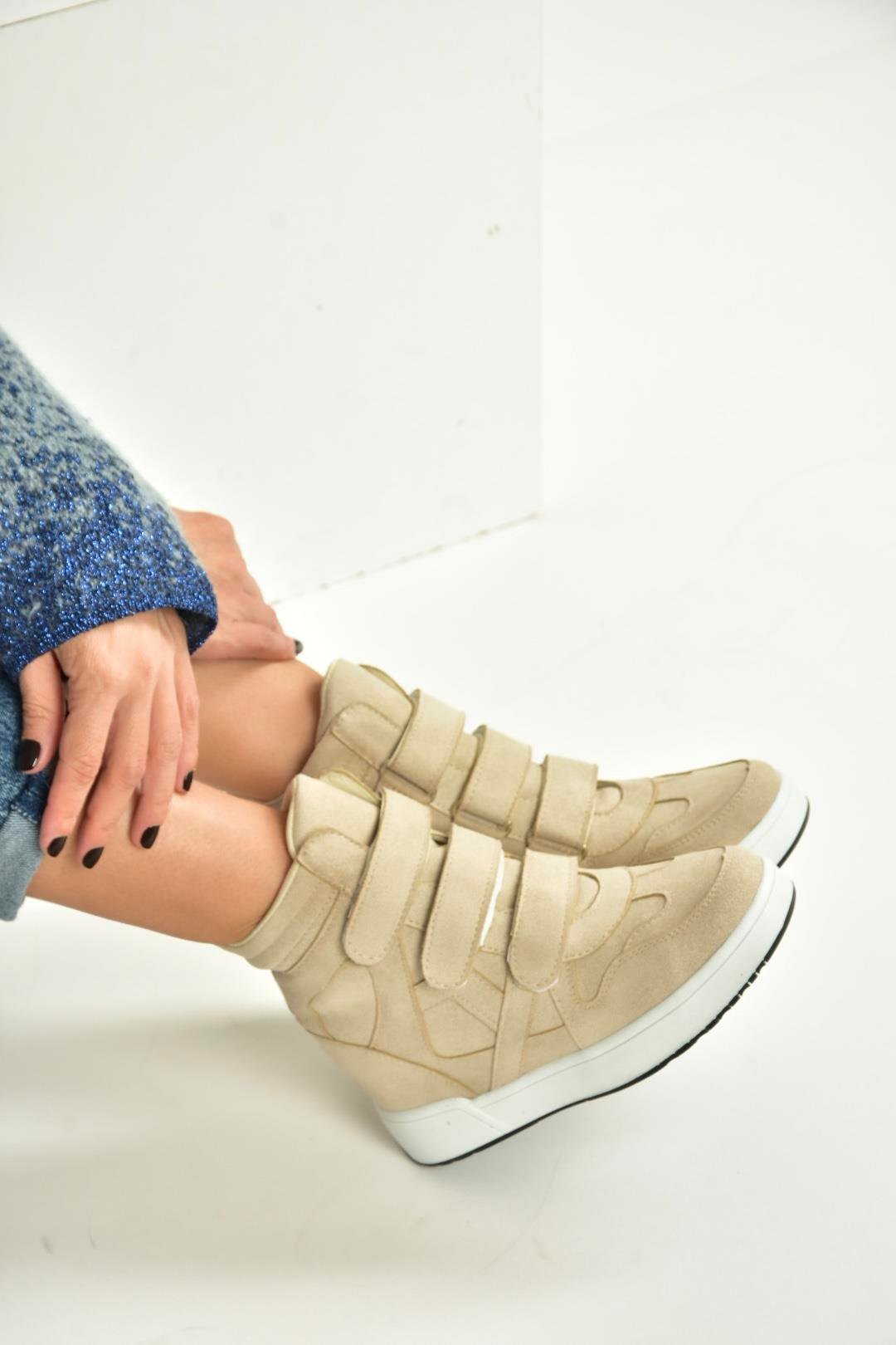 V367856002 Bej Süet Gizli Topuklu Cırtlı Spor Bot