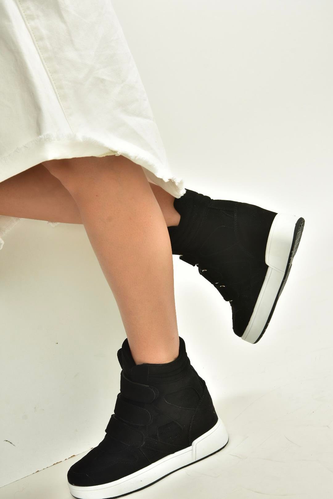 V367856002 Siyah Süet Gizli Topuklu Cırtlı Spor Bot